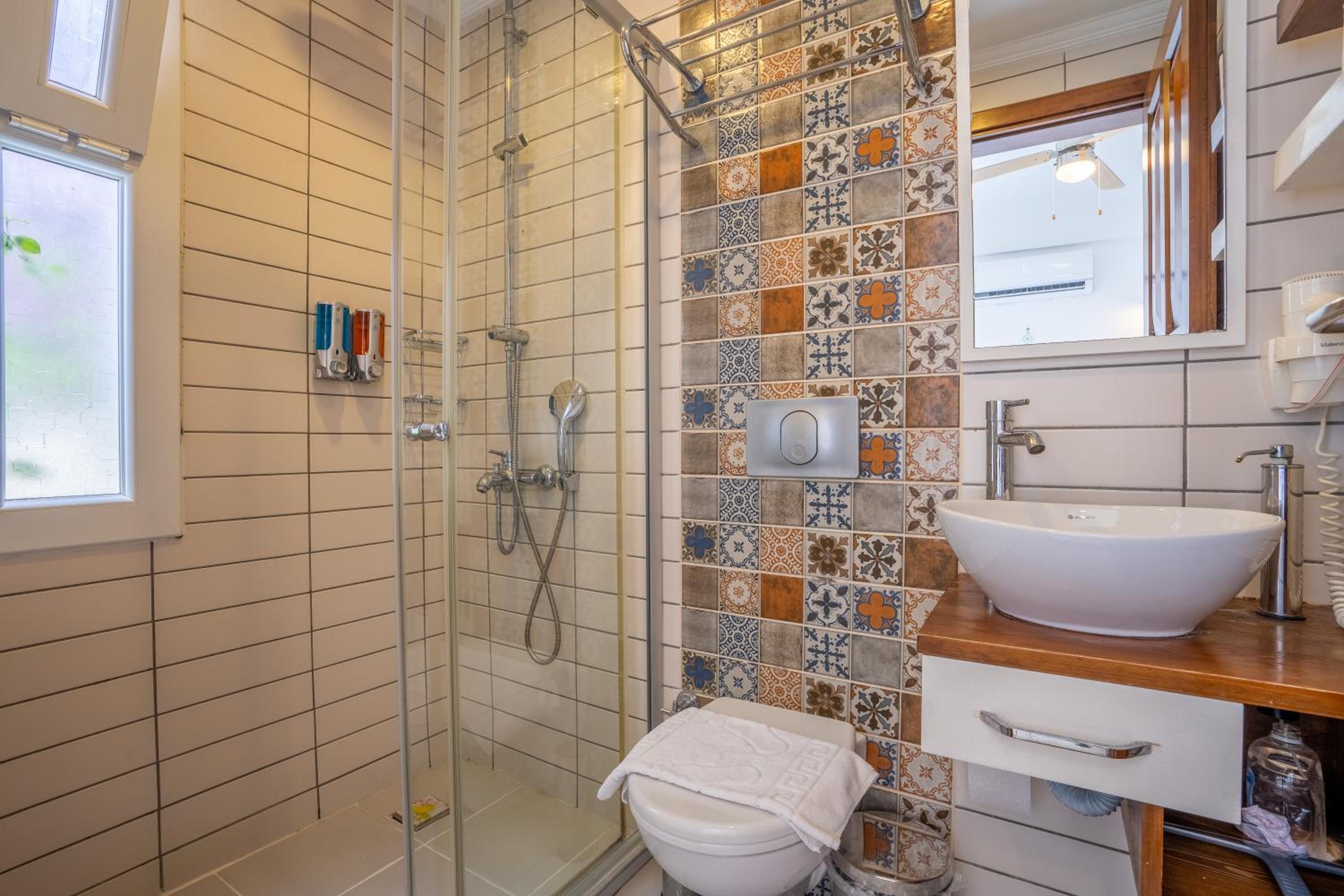 Single Room with Bathroom photo 2