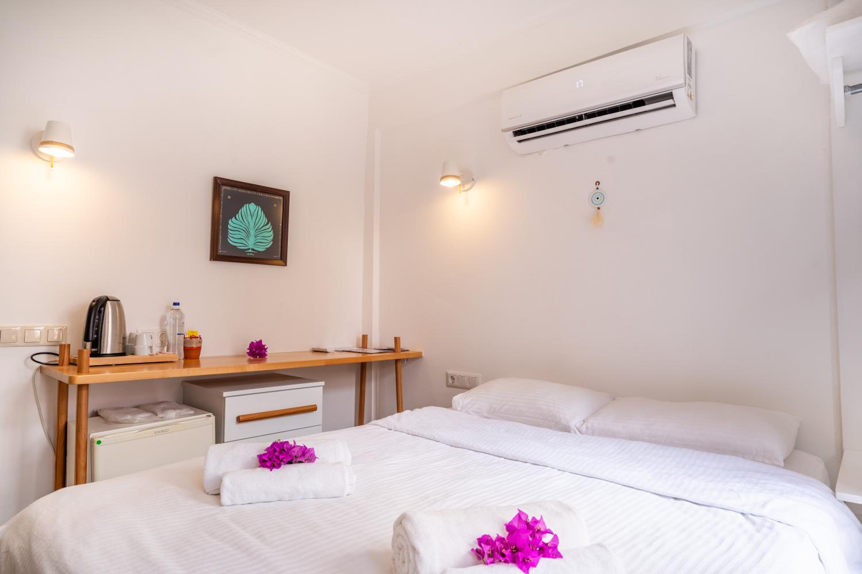 Single Room with Bathroom photo 3