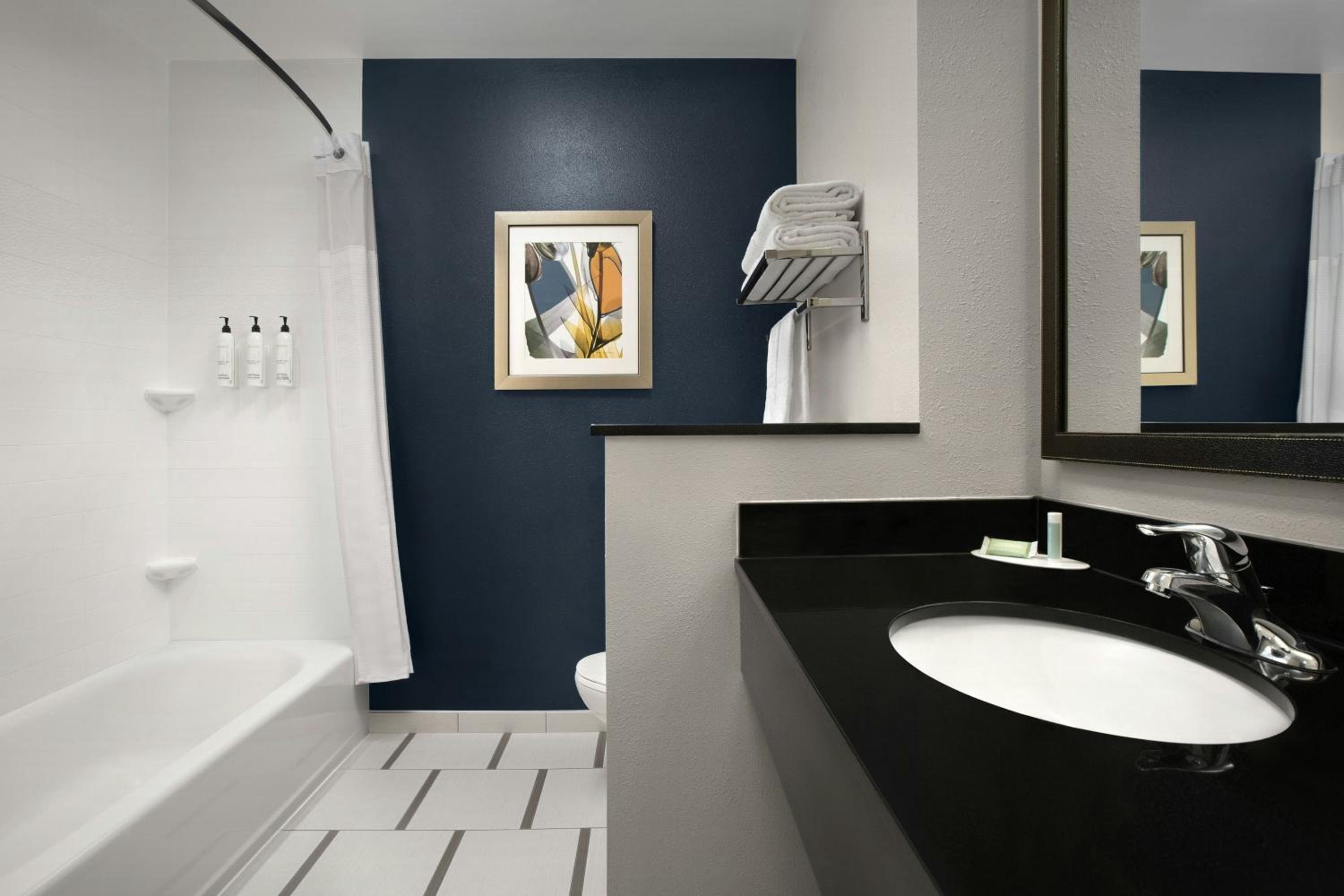 Queen Room with Two Queen Beds and Bathtub - Mobility Access/Hearing Accessible