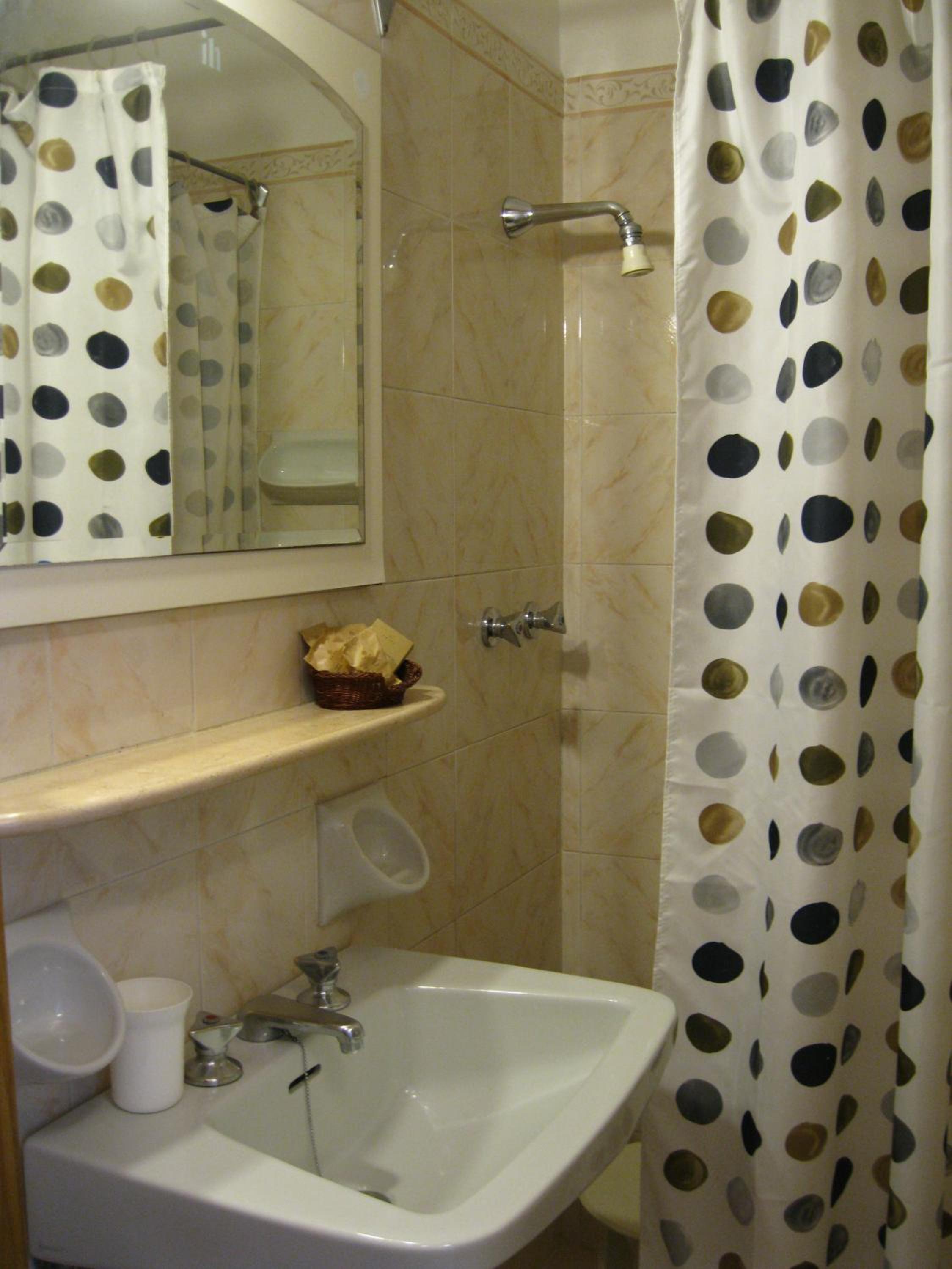 Economy Triple Room photo 3