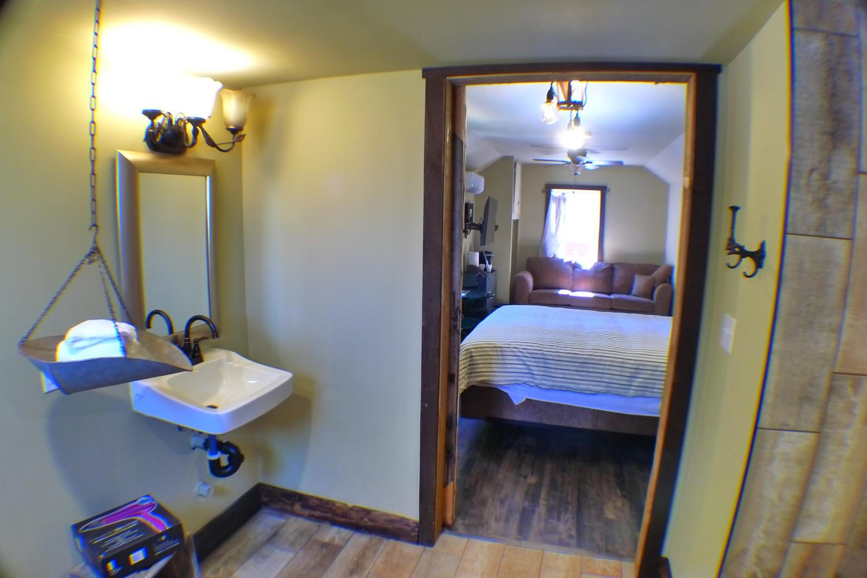 ADA Accessible Queen Studio #3 - Photo 4