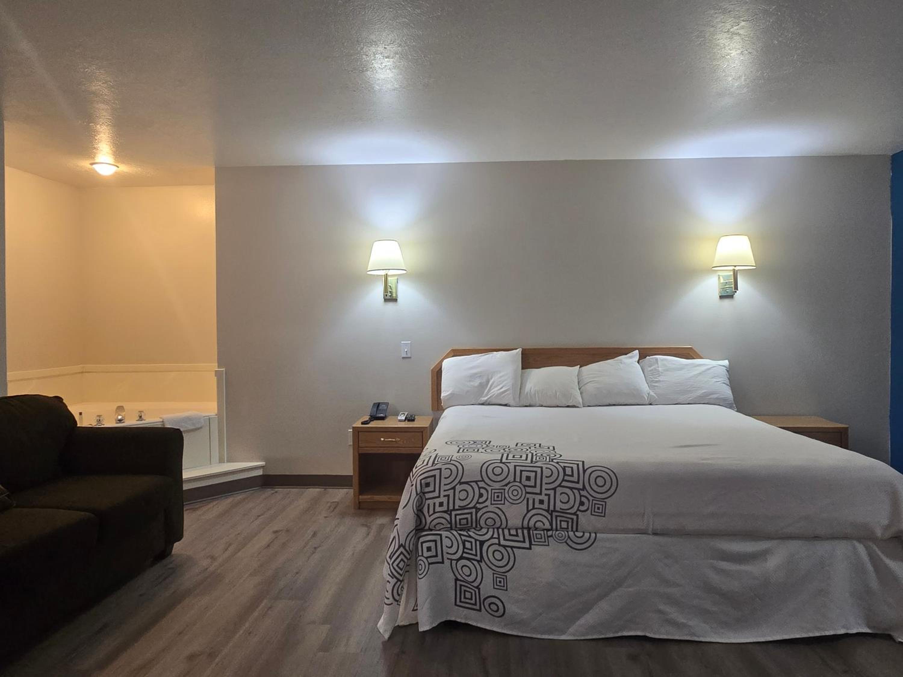 Deluxe King Room photo 1