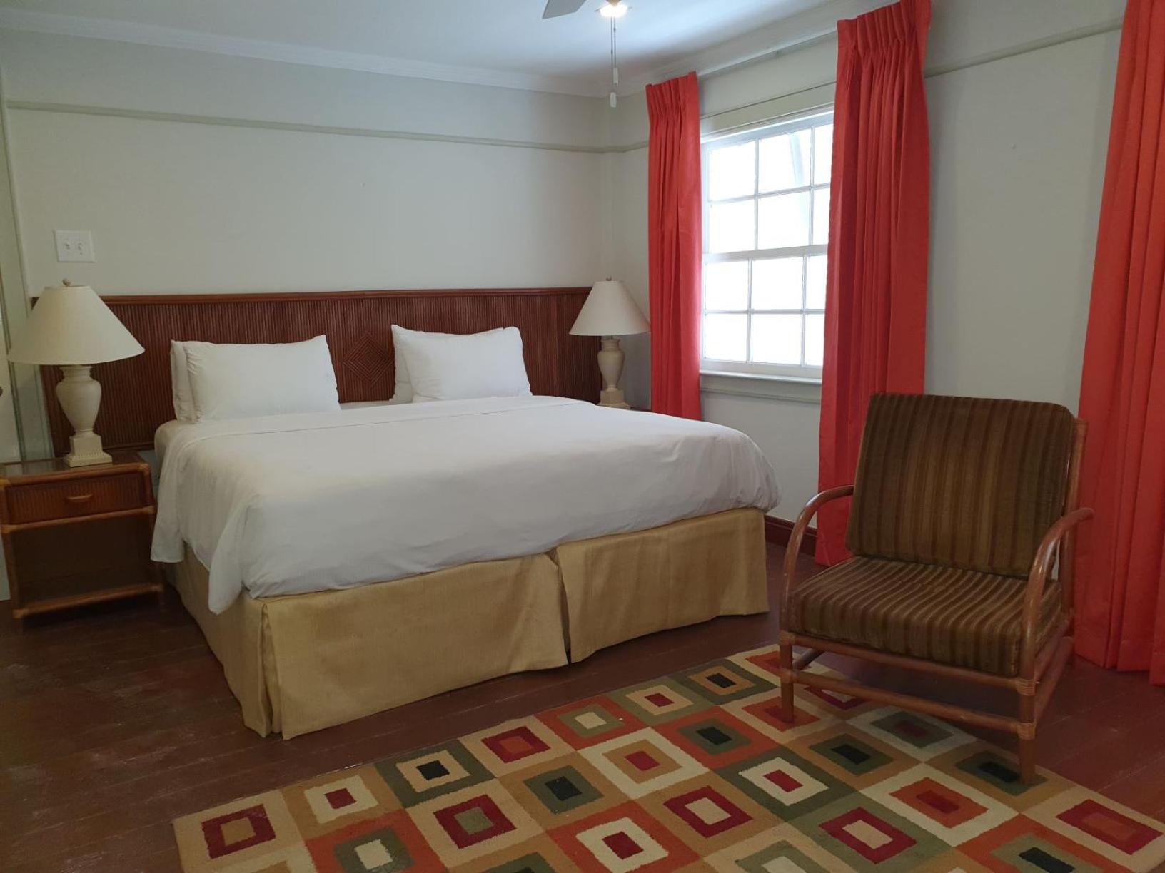 Deluxe King Suite photo 3