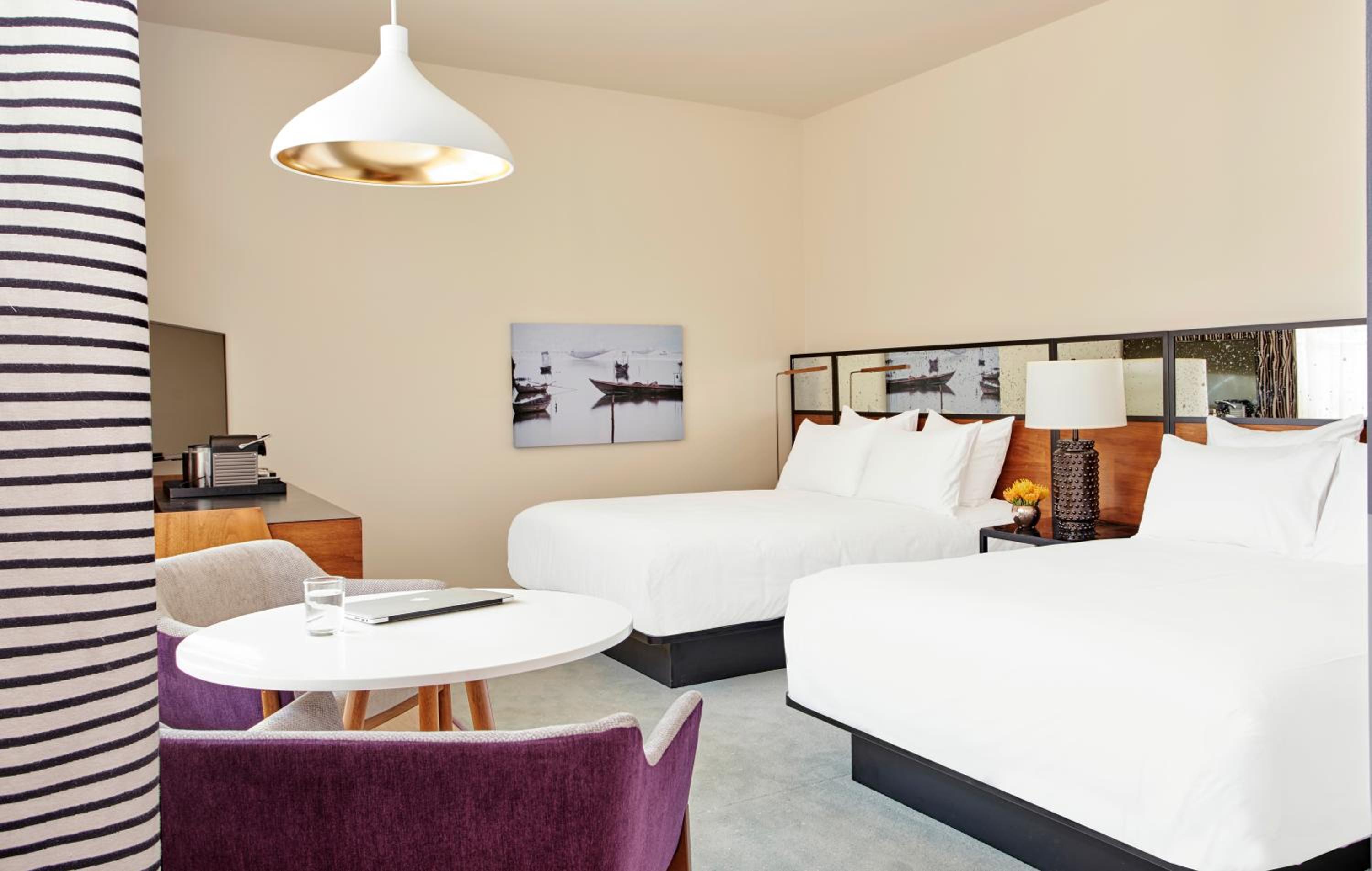 Deluxe Queen Room with Two Queen Beds photo 3