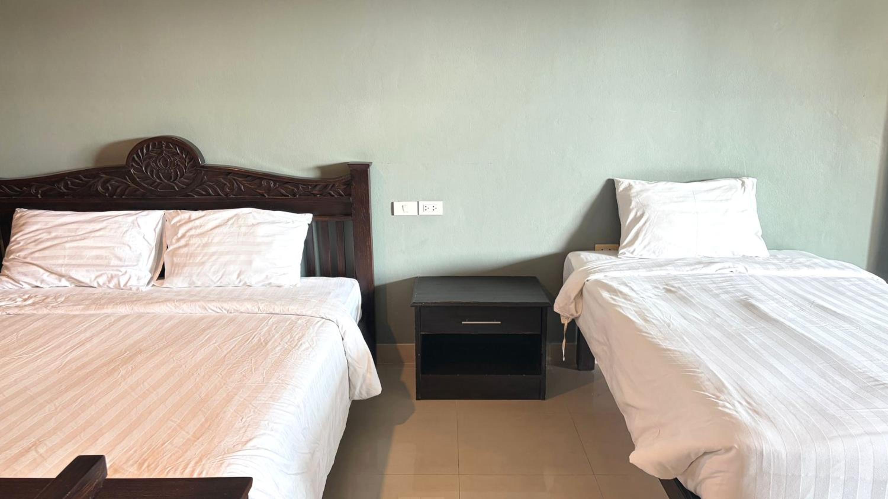 Deluxe Triple Room - Photo 10