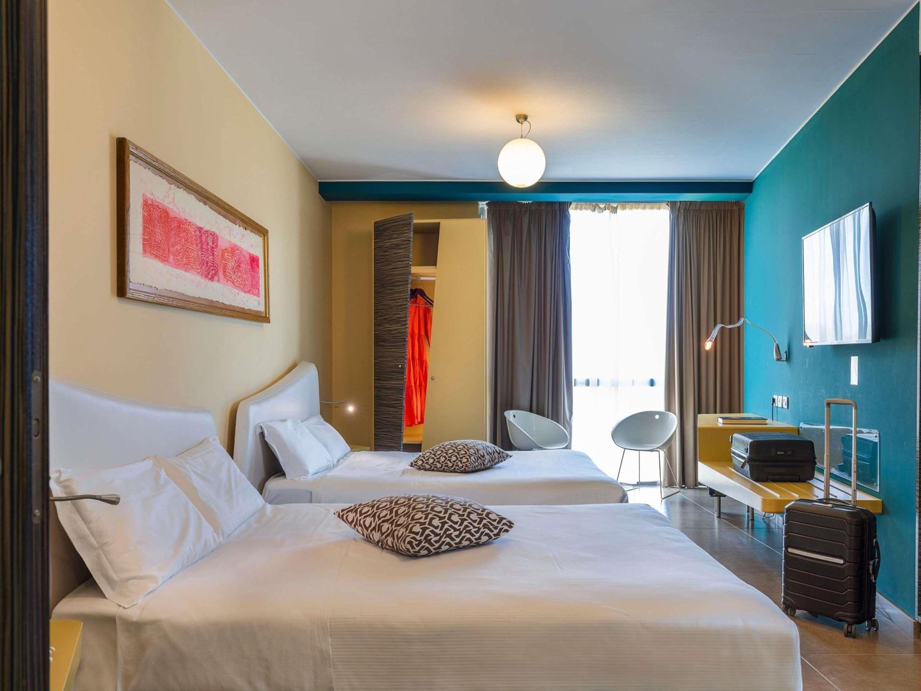 Deluxe Suite with Two Double Beds photo 2