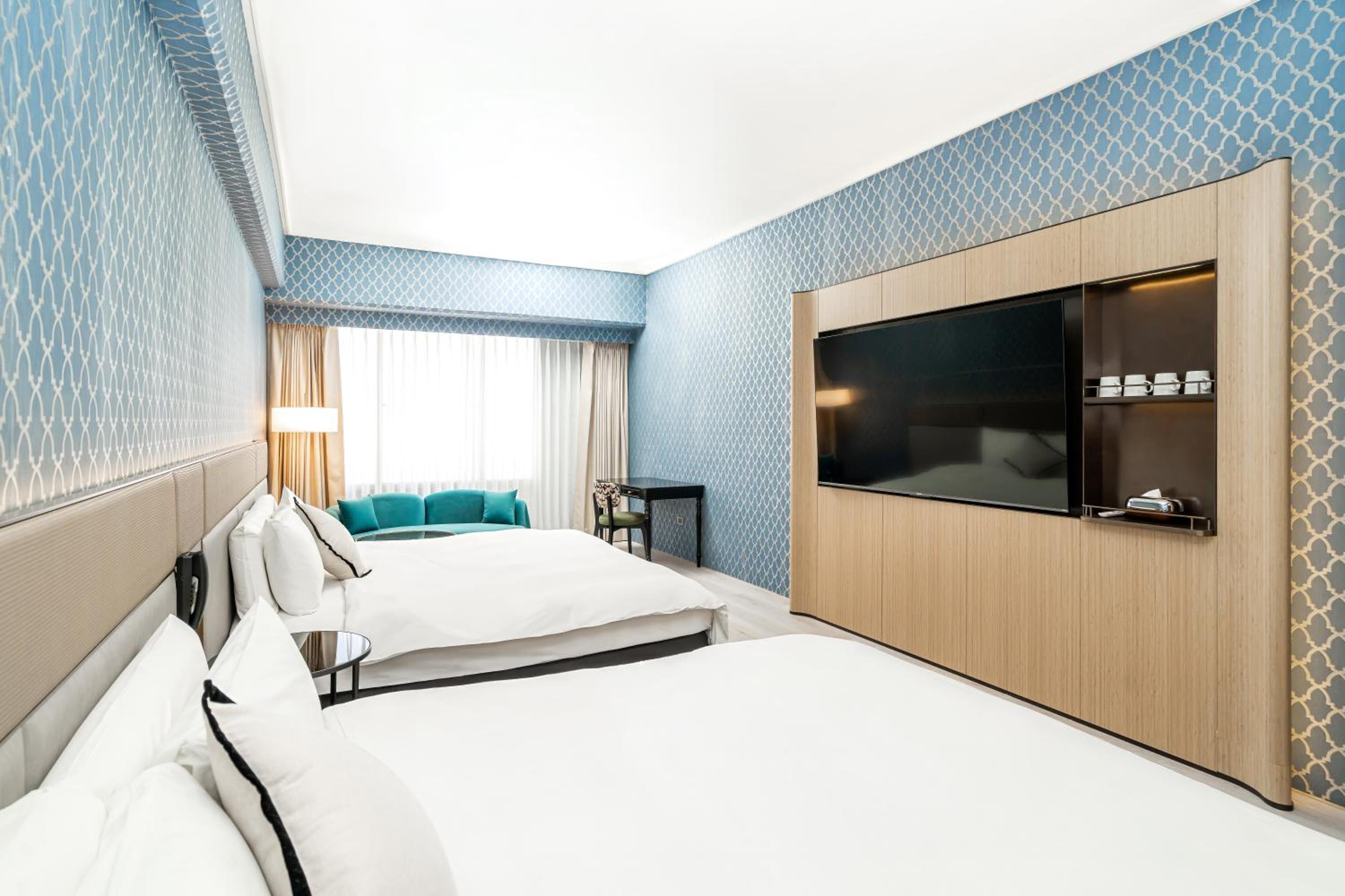 Deluxe Family Room