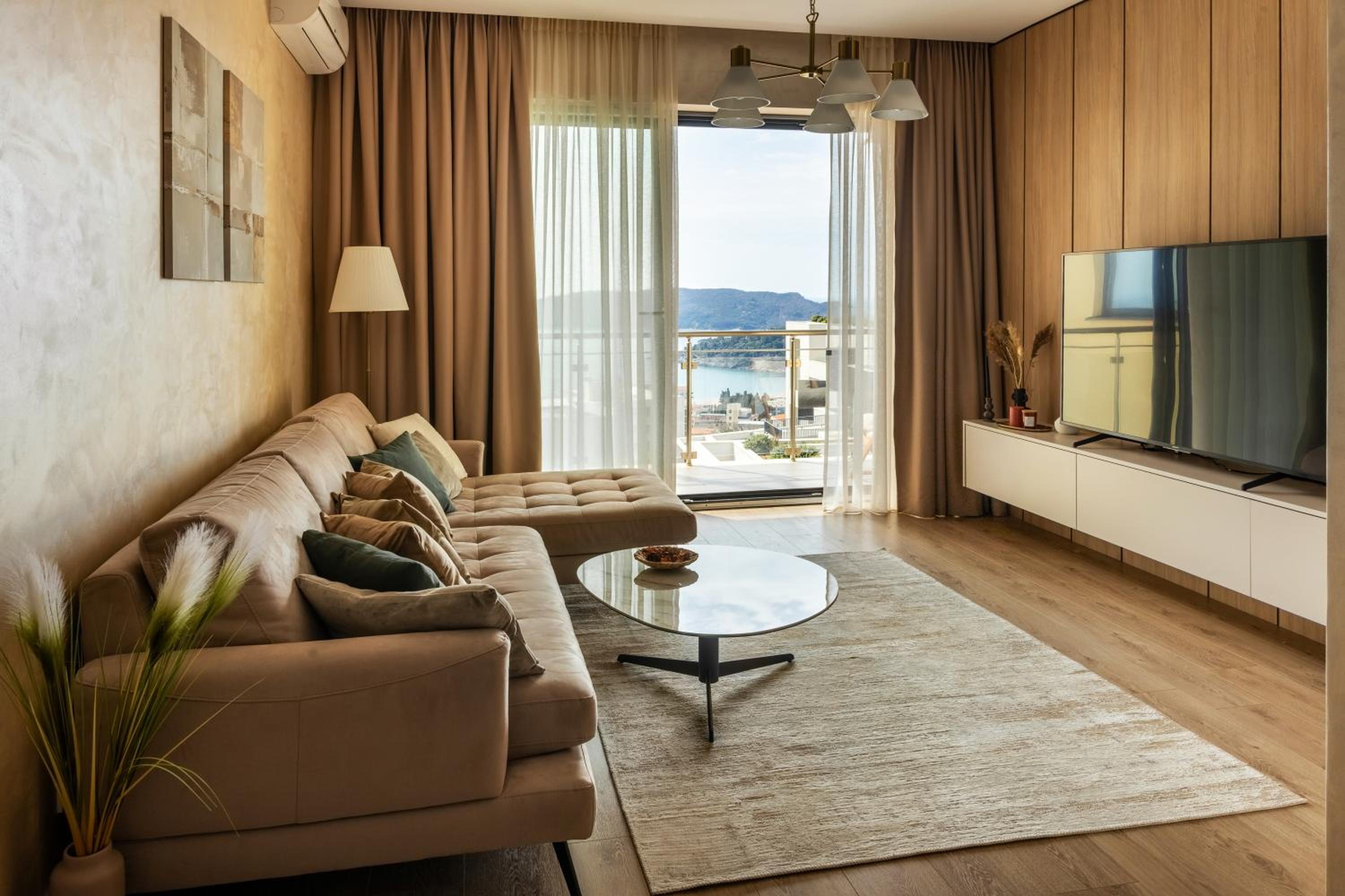 Two-Bedroom Apartment with Terrace and Sea View photo 2