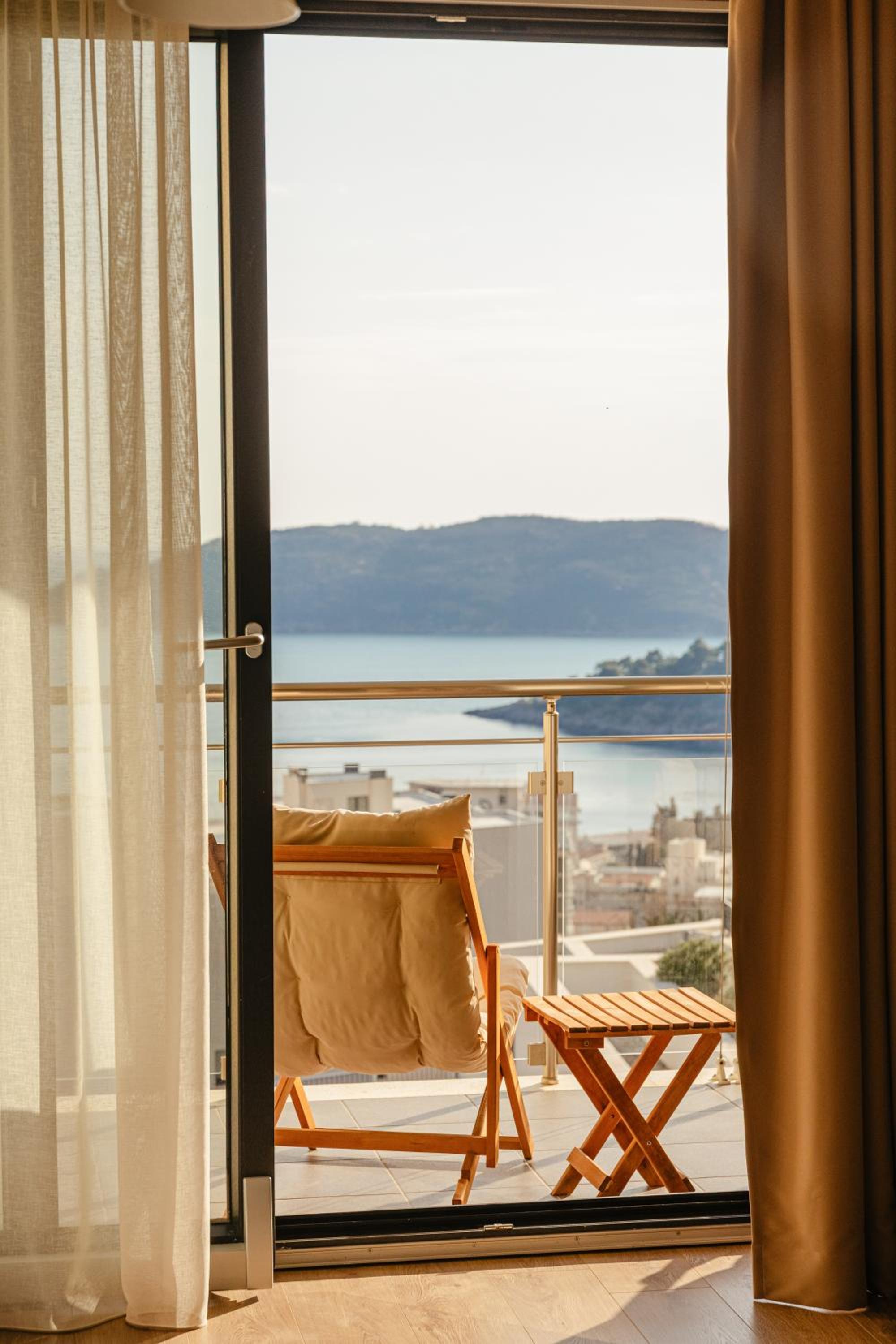 Two-Bedroom Apartment with Terrace and Sea View photo 1