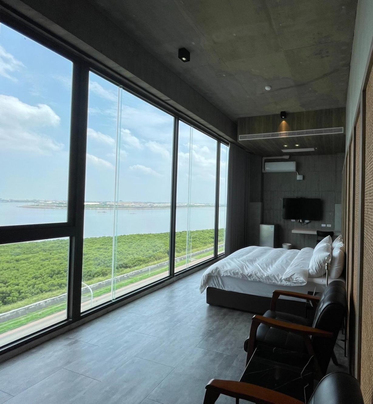Deluxe Double Room with Sea View photo 3