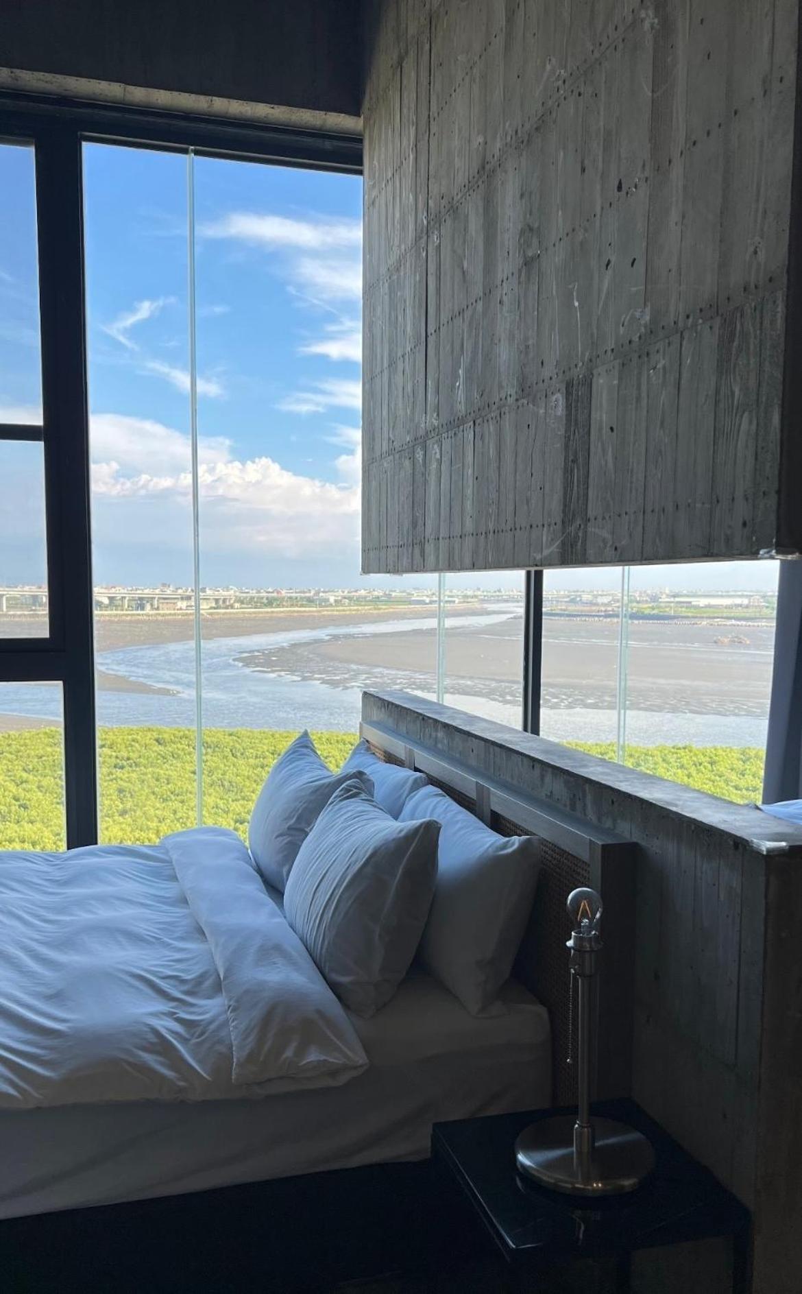 Deluxe Twin Room with Sea View photo 1