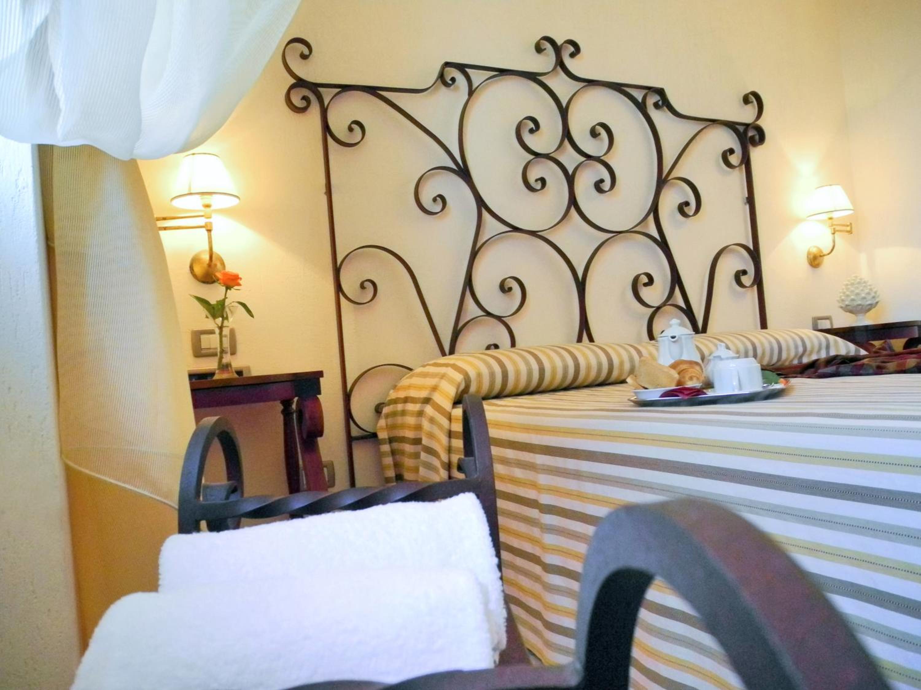 Double or Twin Room with Sea View - Photo 2