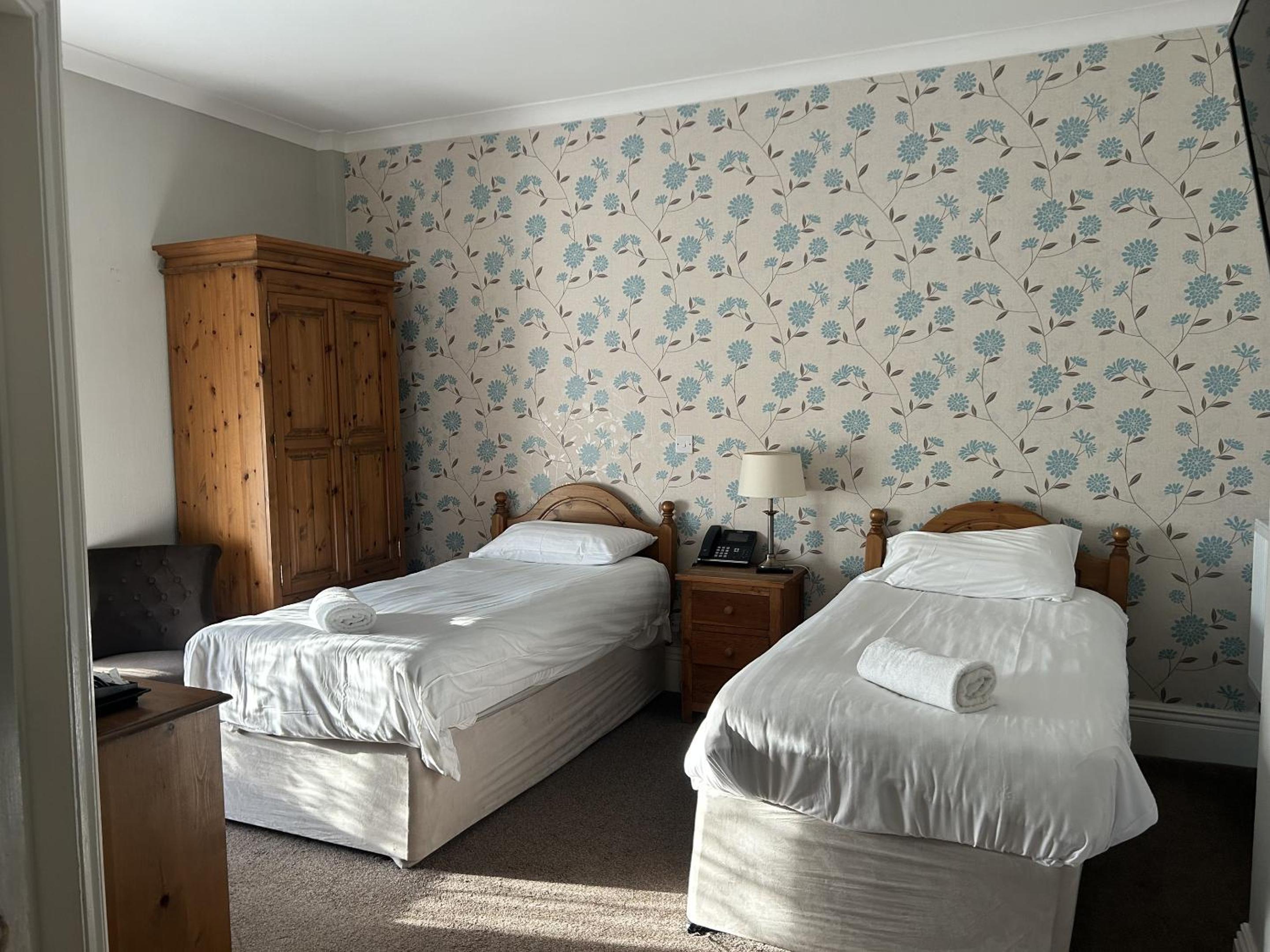 Twin Room - Not pet friendly - Photo 1