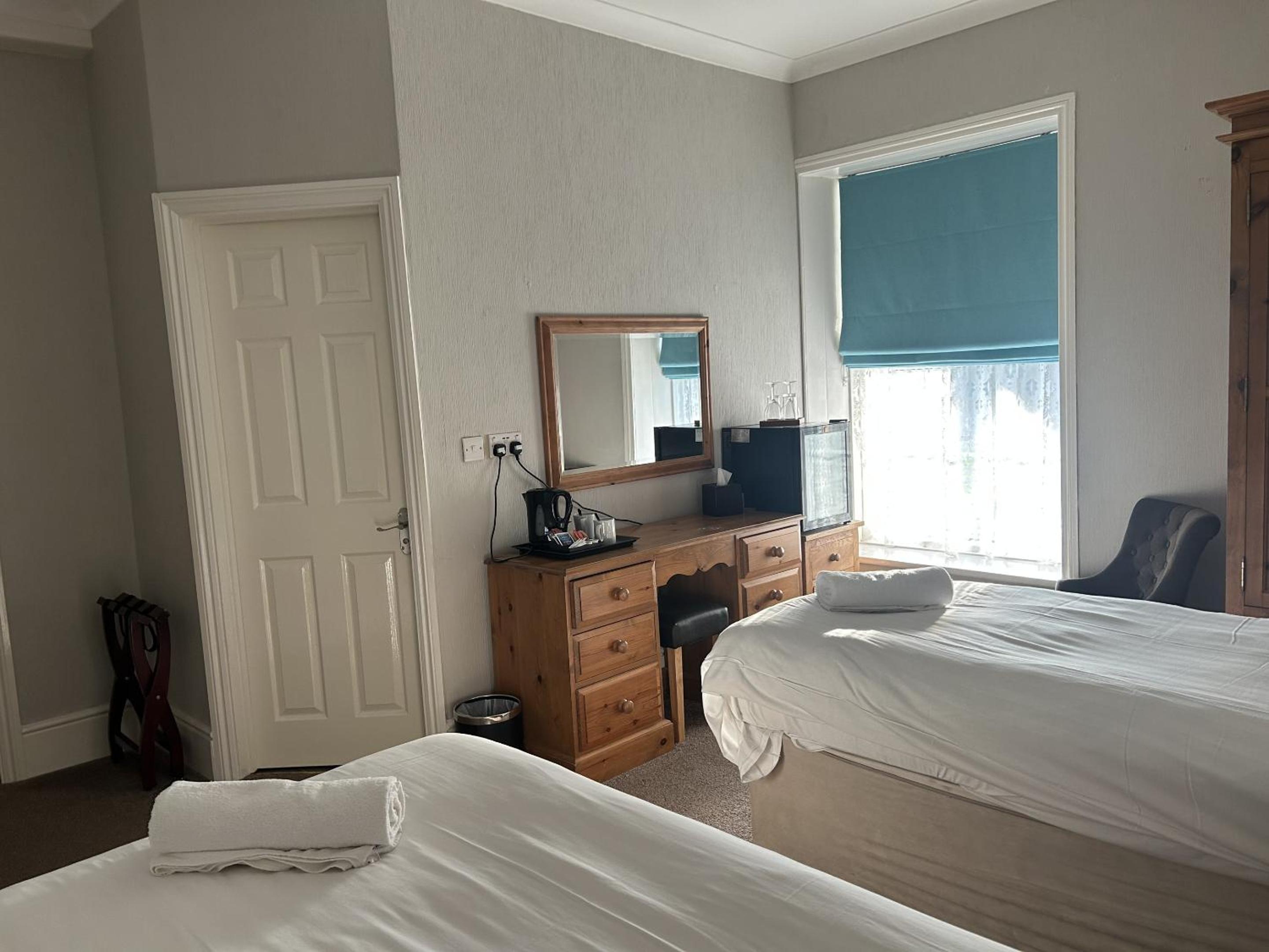 Twin Room - Not pet friendly - Photo 3