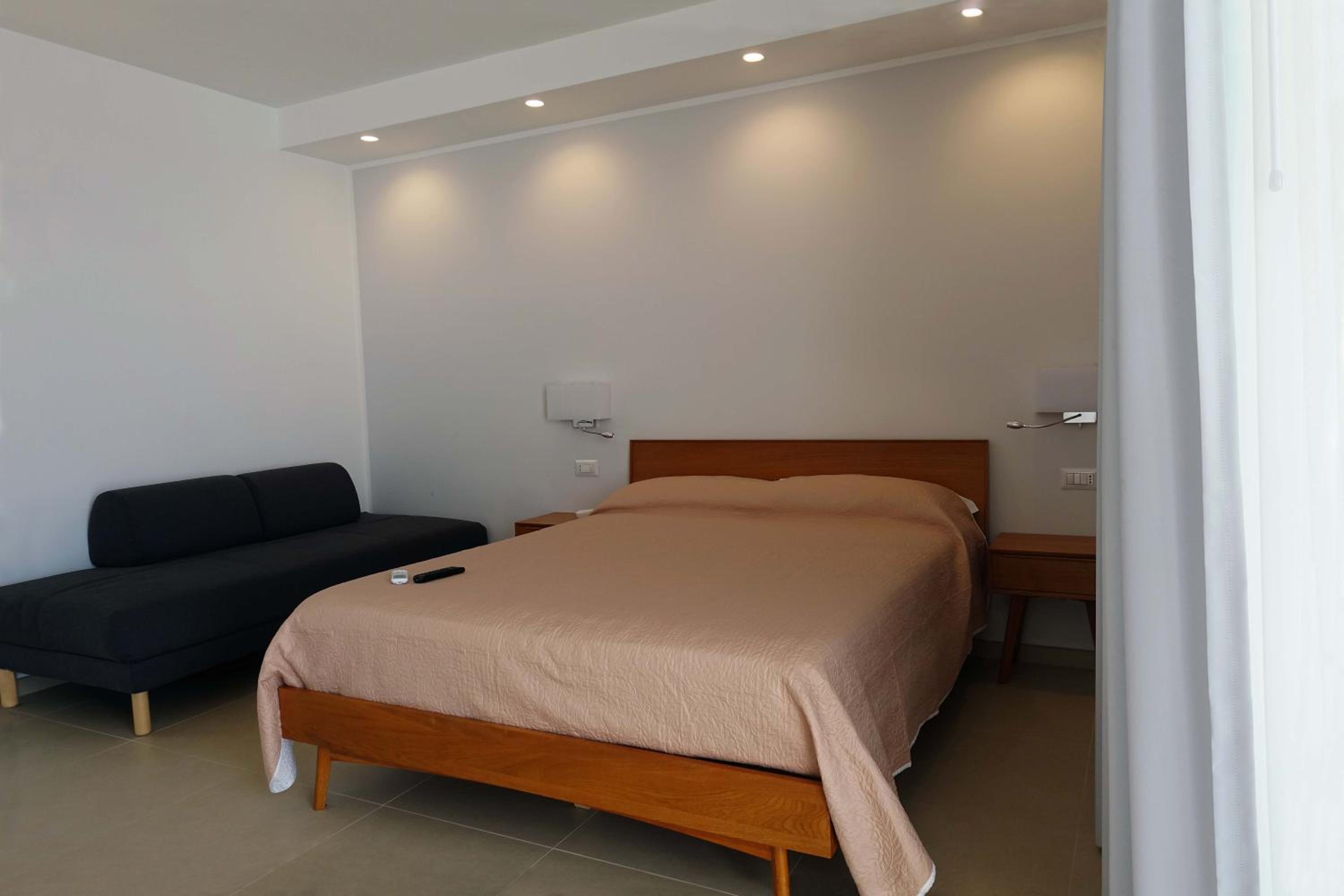 Studio with Spa Bath