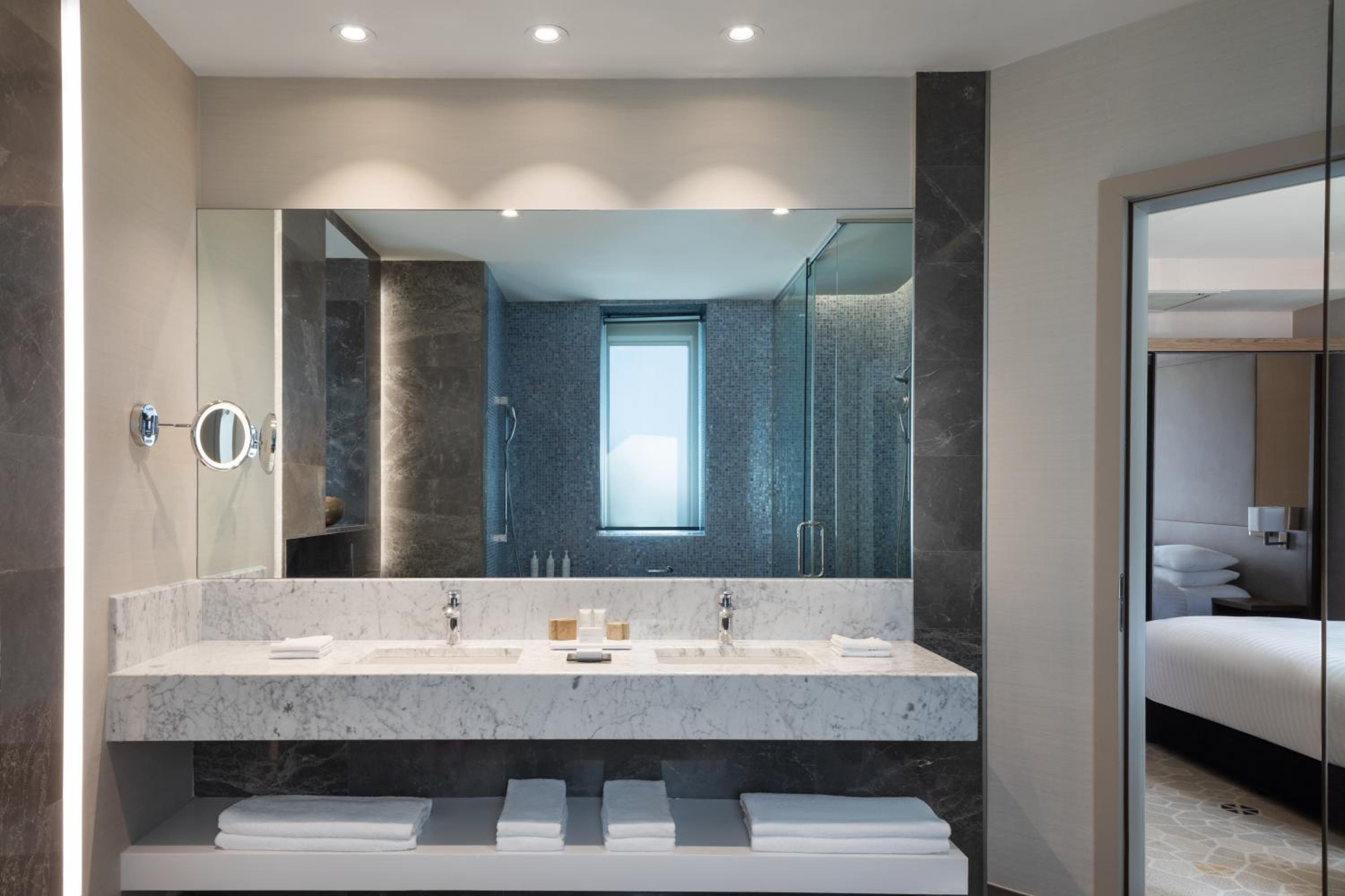 Junior King Suite - Executive Lounge Access