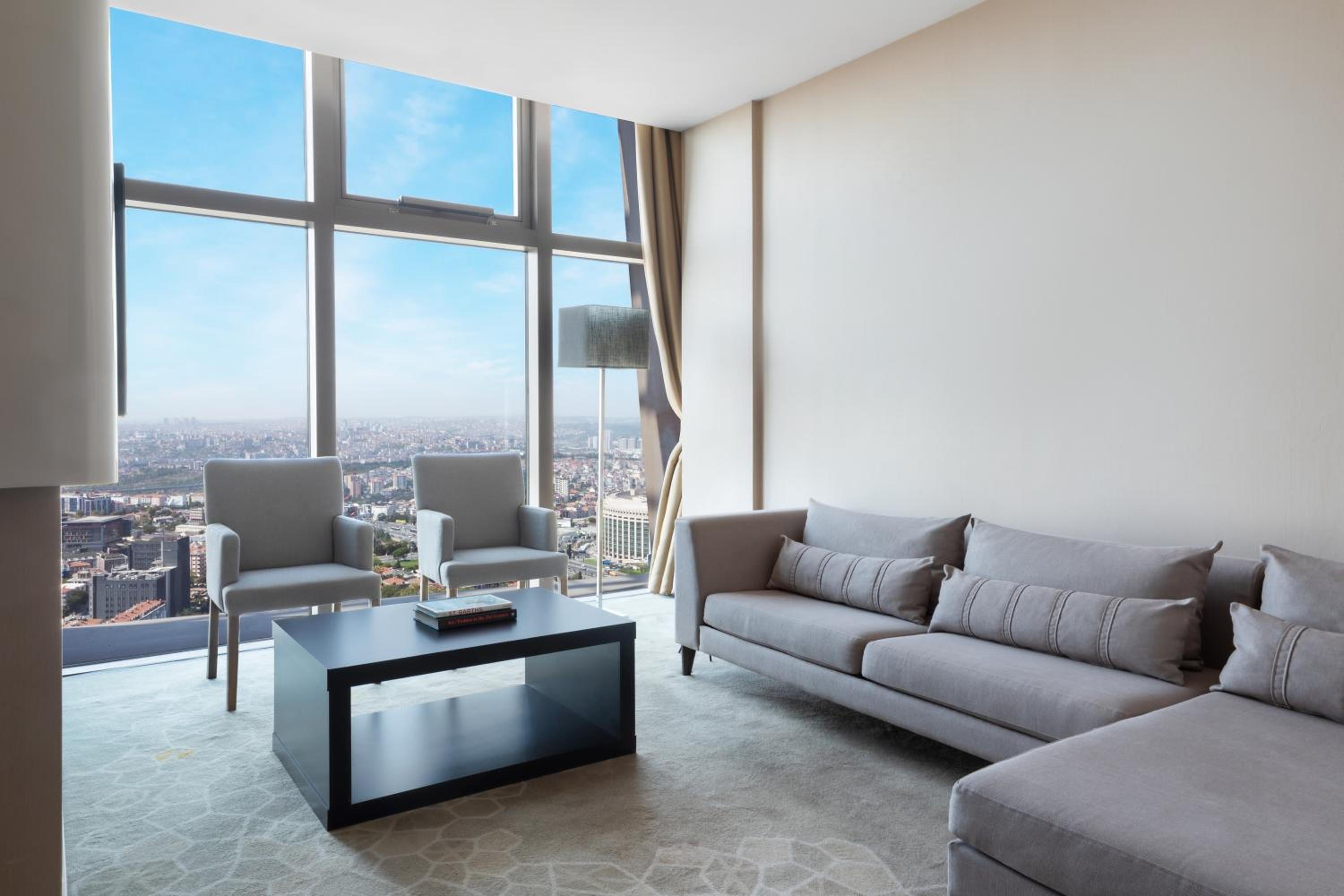 Junior King Suite - Executive Lounge Access