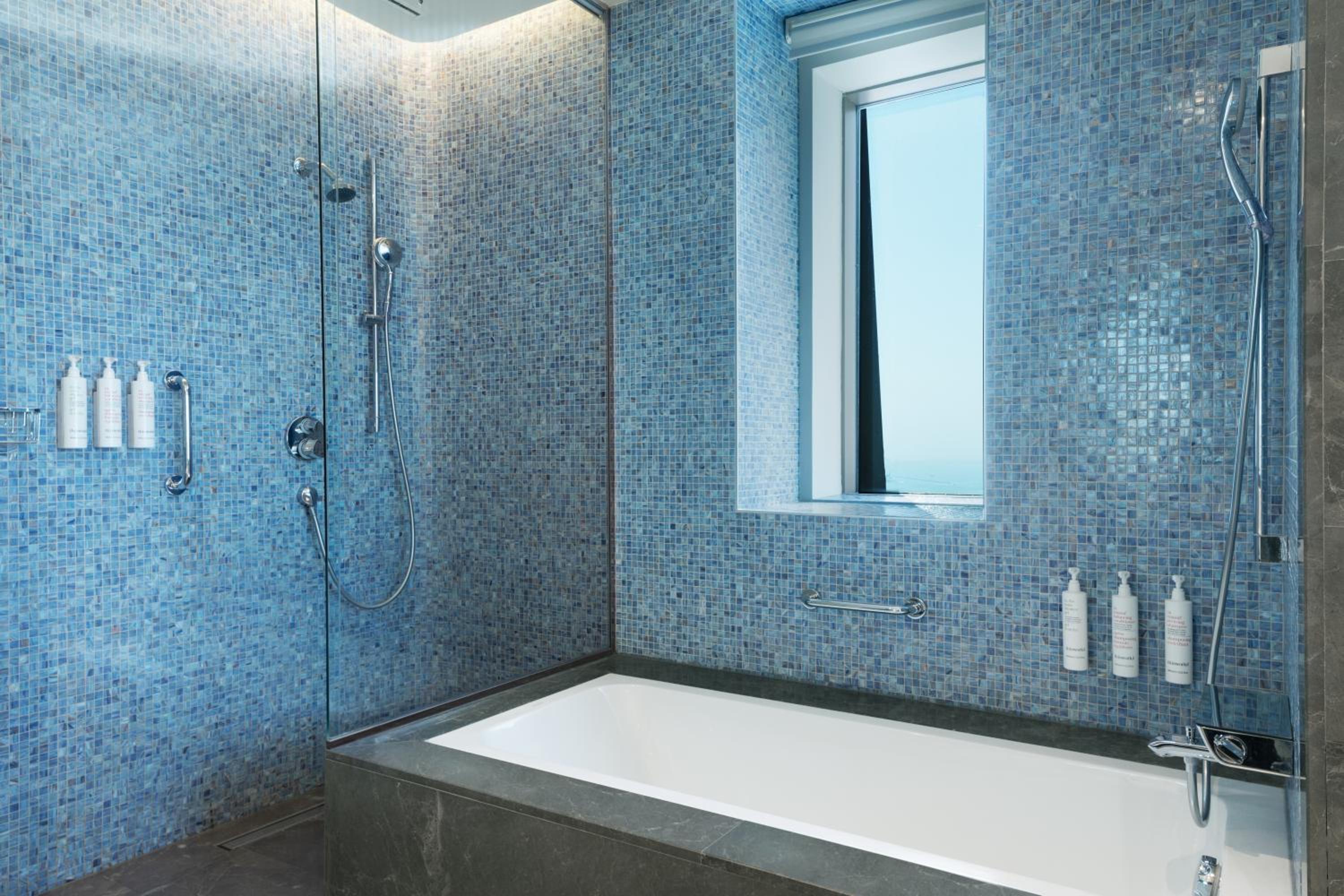 Junior King Suite - Executive Lounge Access