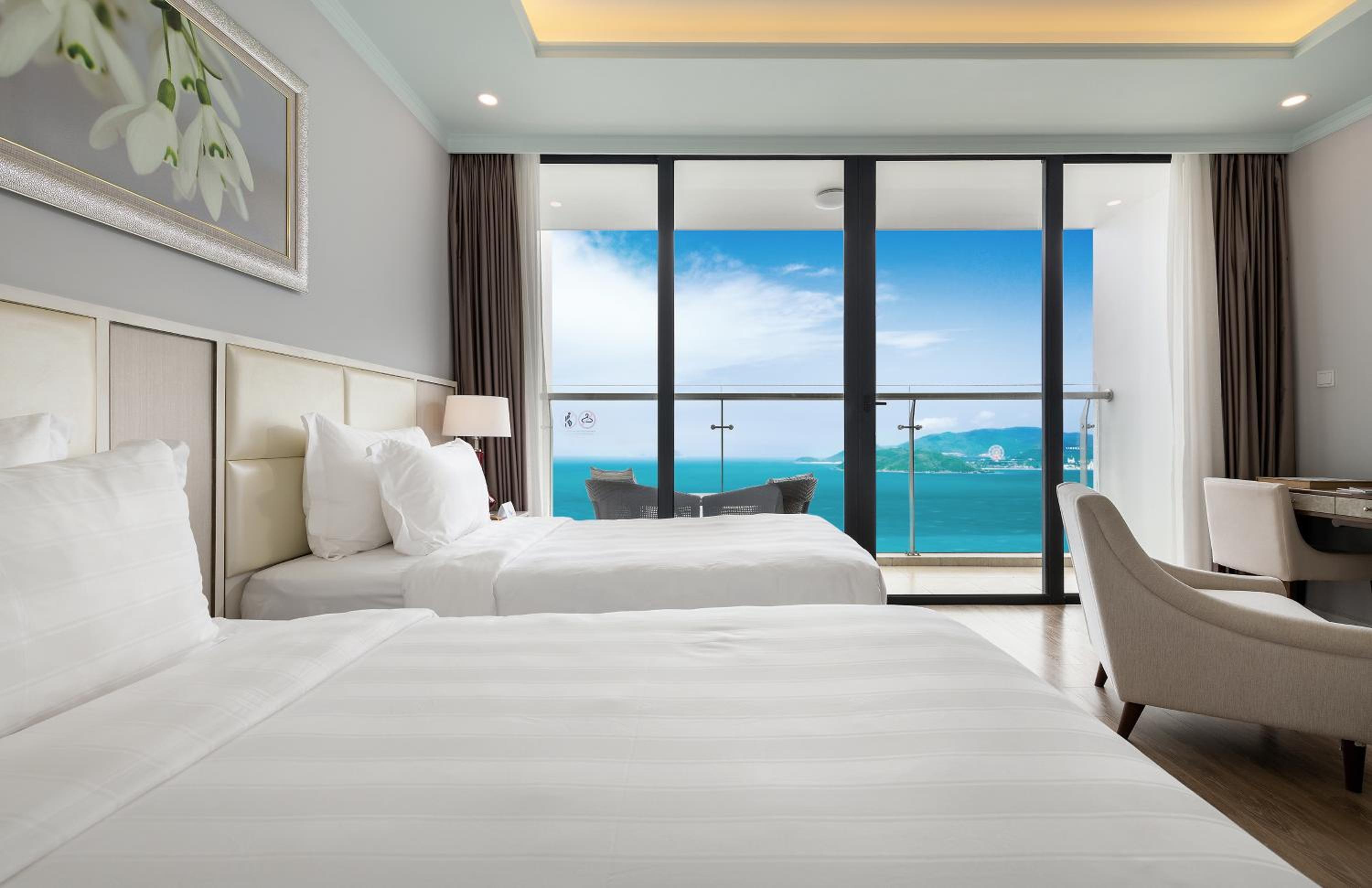 Studio Twin Oceanfront View - Free 2 Kids under 12 years photo 1
