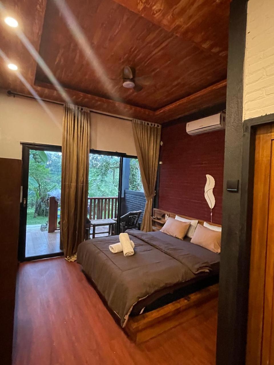 Deluxe King Room photo 3