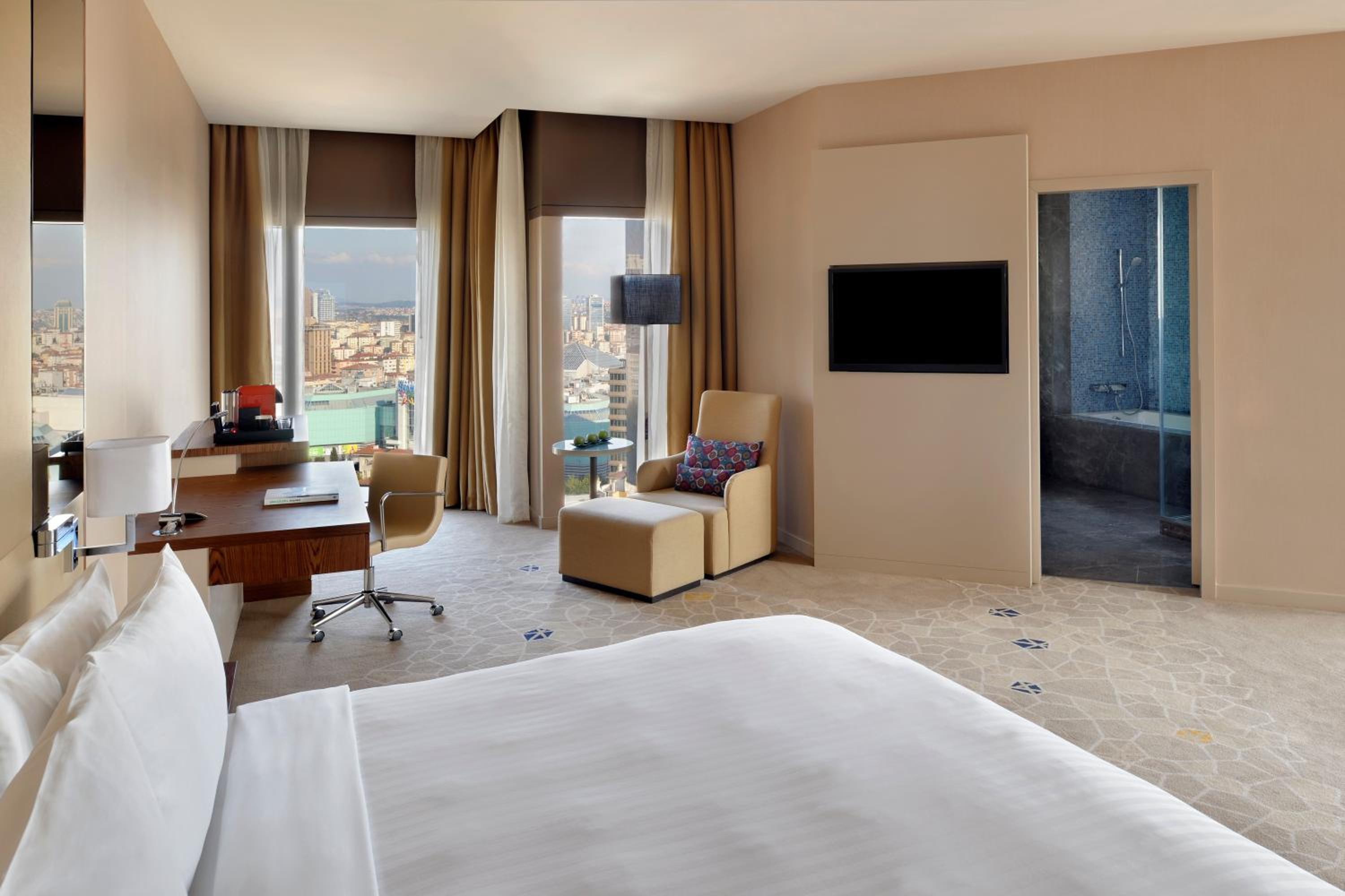 Two-Bedroom Executive Suite with Sea View - Lounge Access