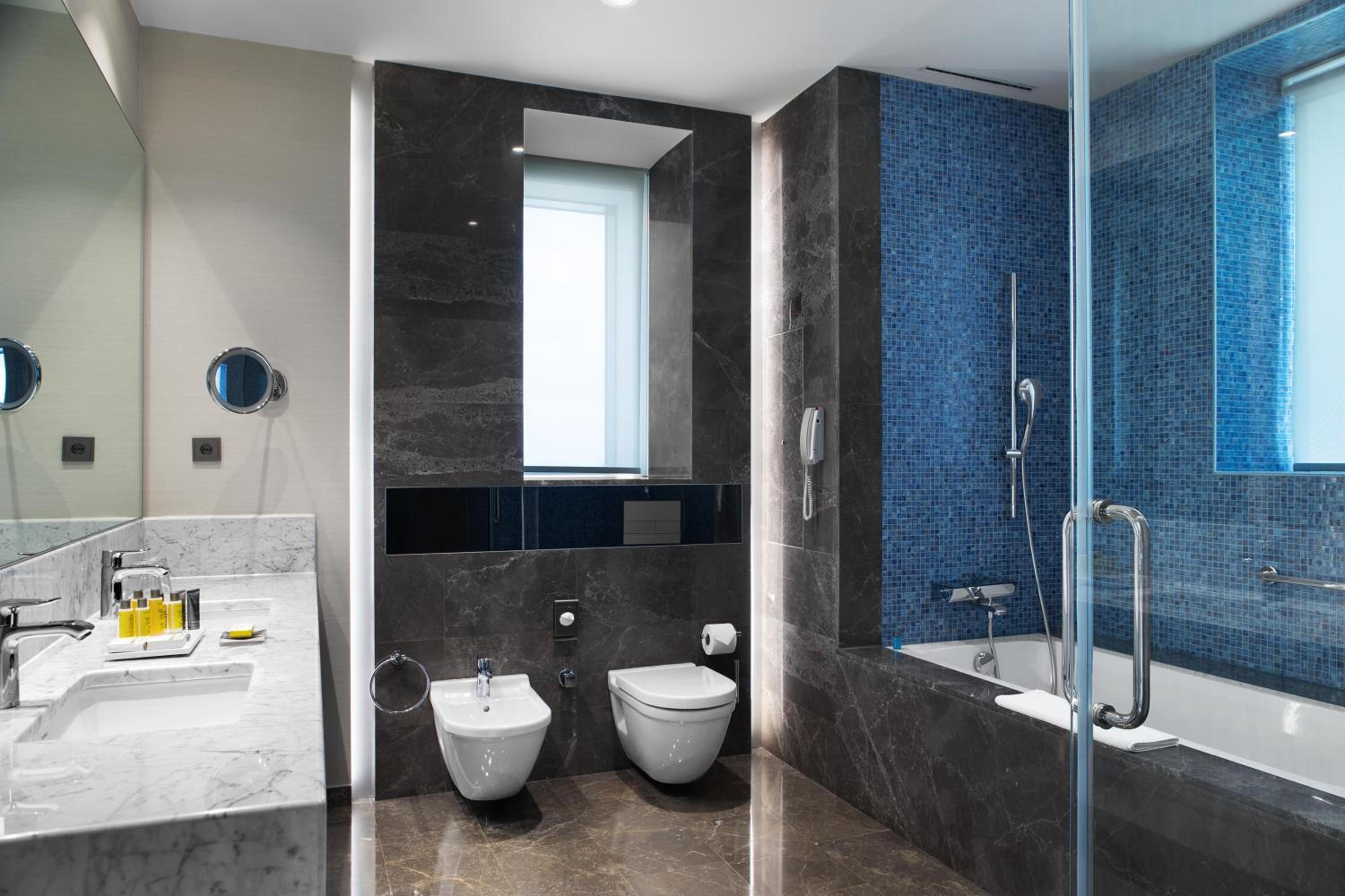 Two-Bedroom Executive Suite with Sea View - Lounge Access