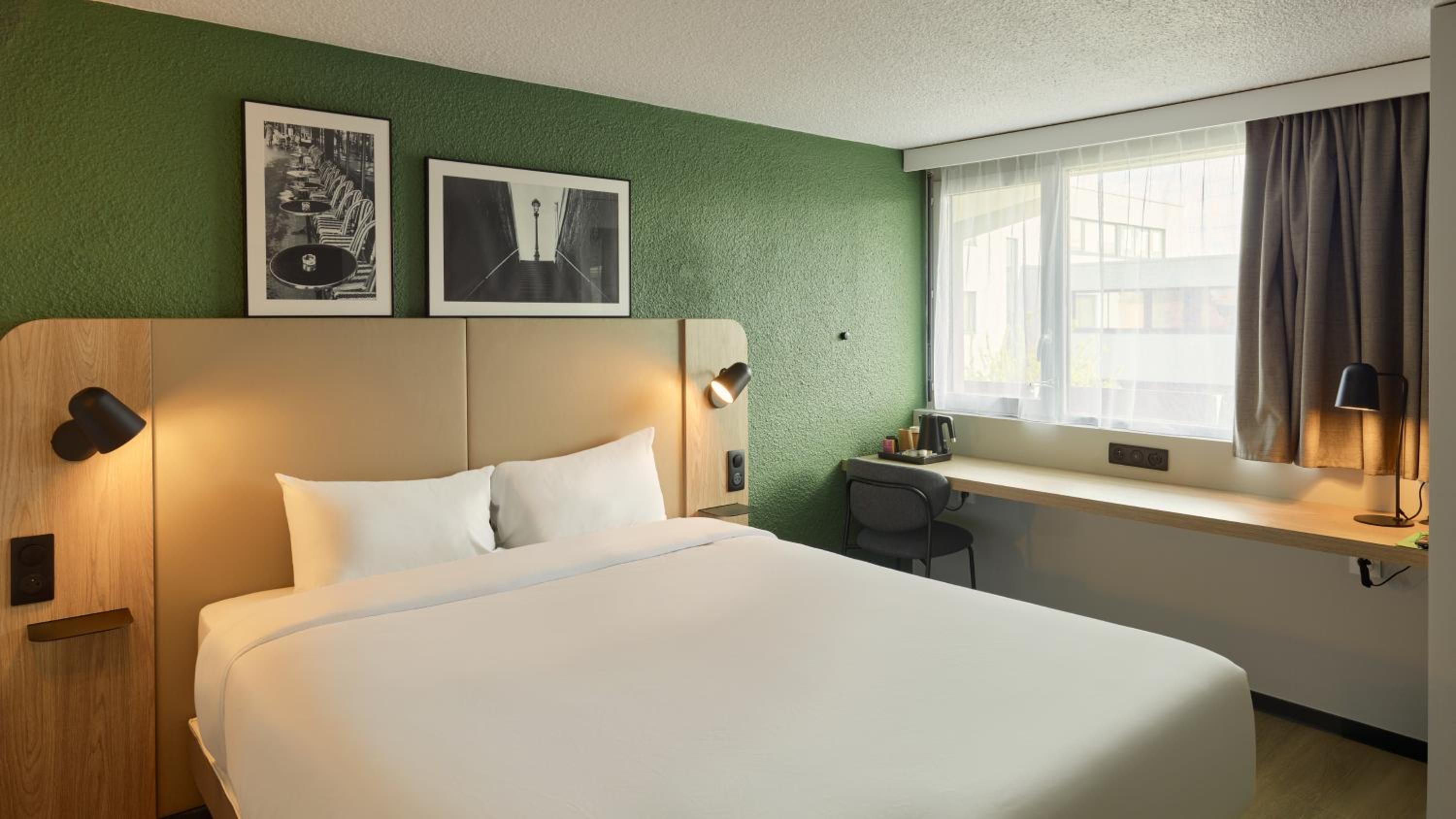 Standard Room - 1 Queen Bed - Photo 1