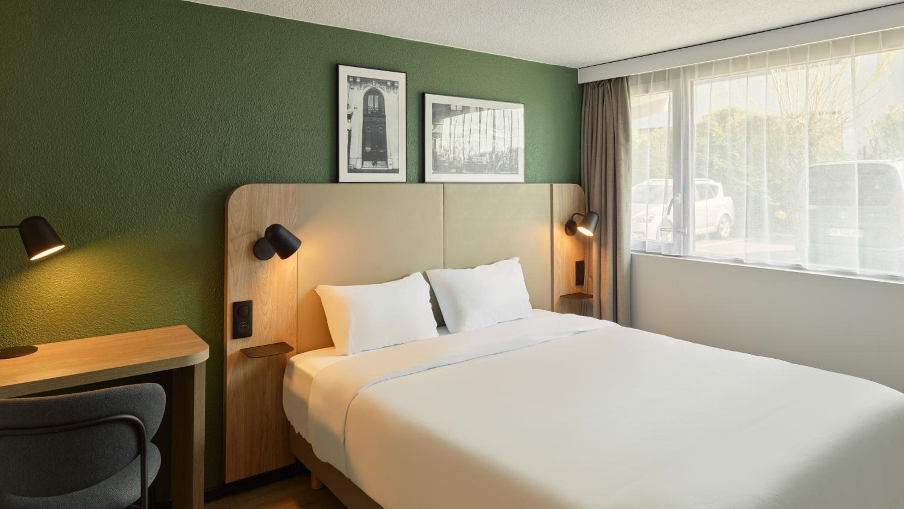 Superior Room - 1 Queen Bed - Photo 5