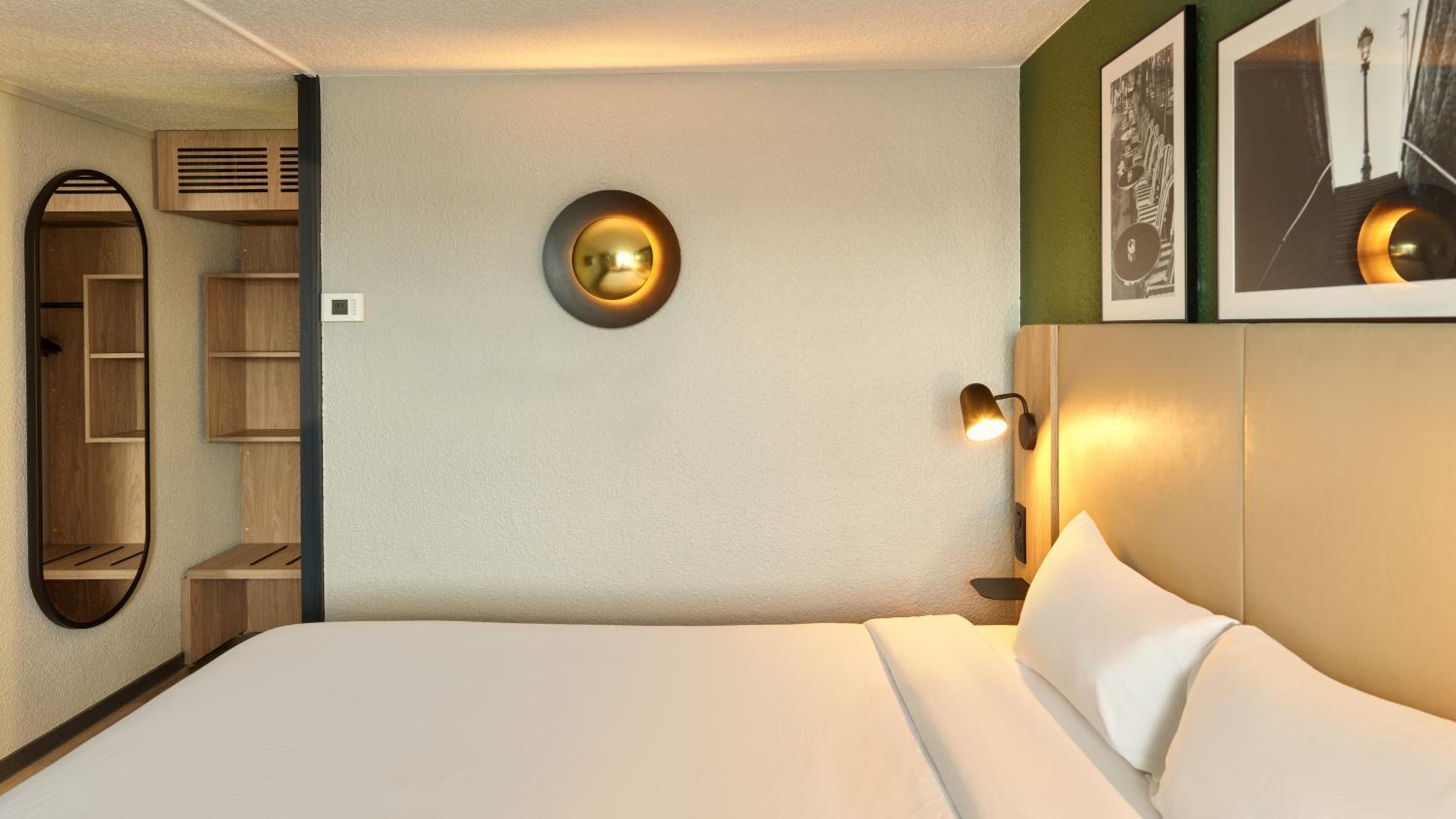 Standard Room - 1 Queen Bed - Photo 6
