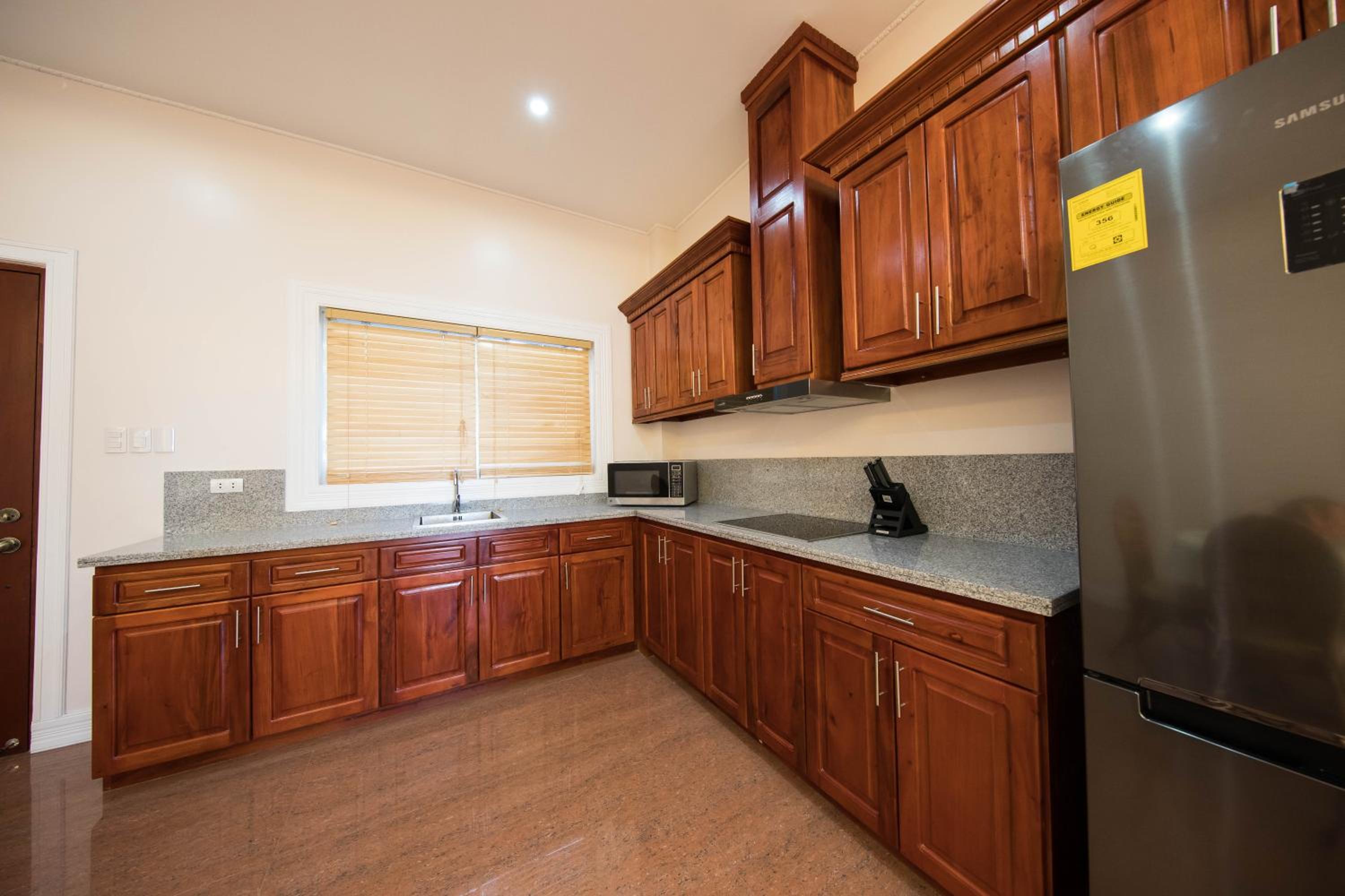 Apartment with Sea View - Photo 9