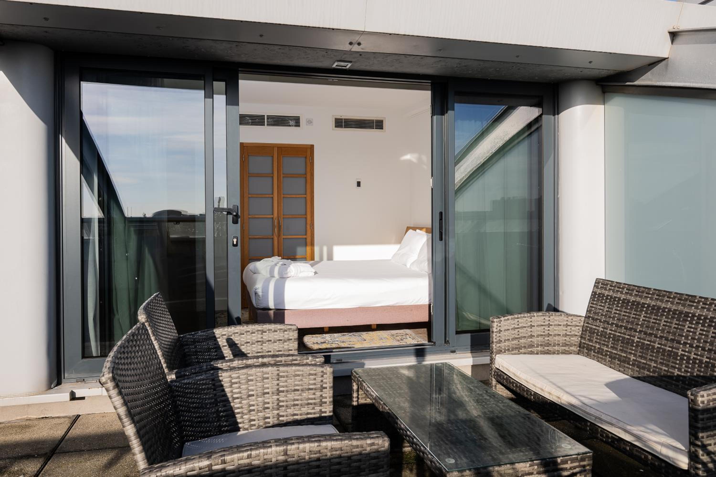 Junior Suite with Queen Bed and Sofa Bed photo 2