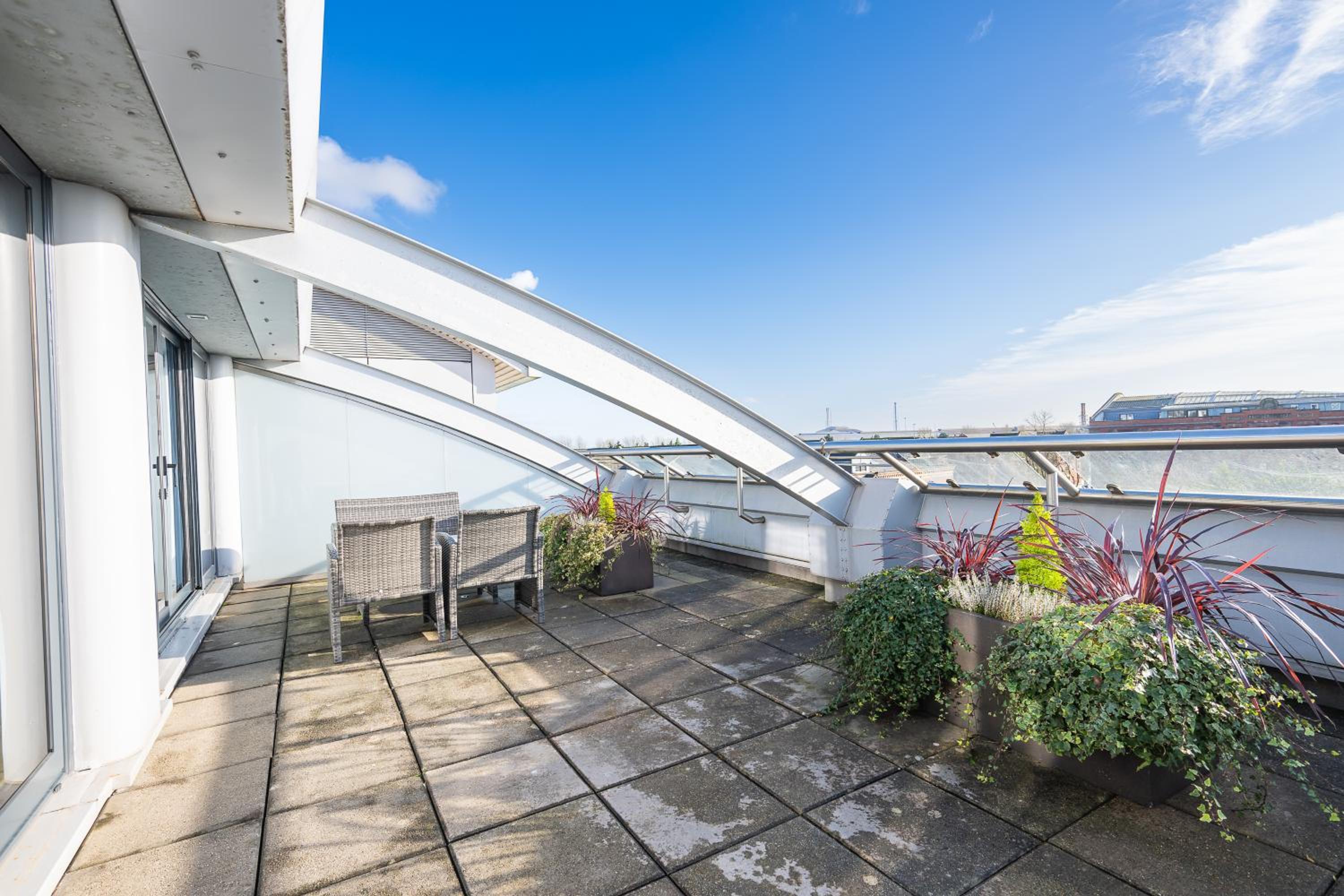 Deluxe Queen Room with Balcony and View photo 3