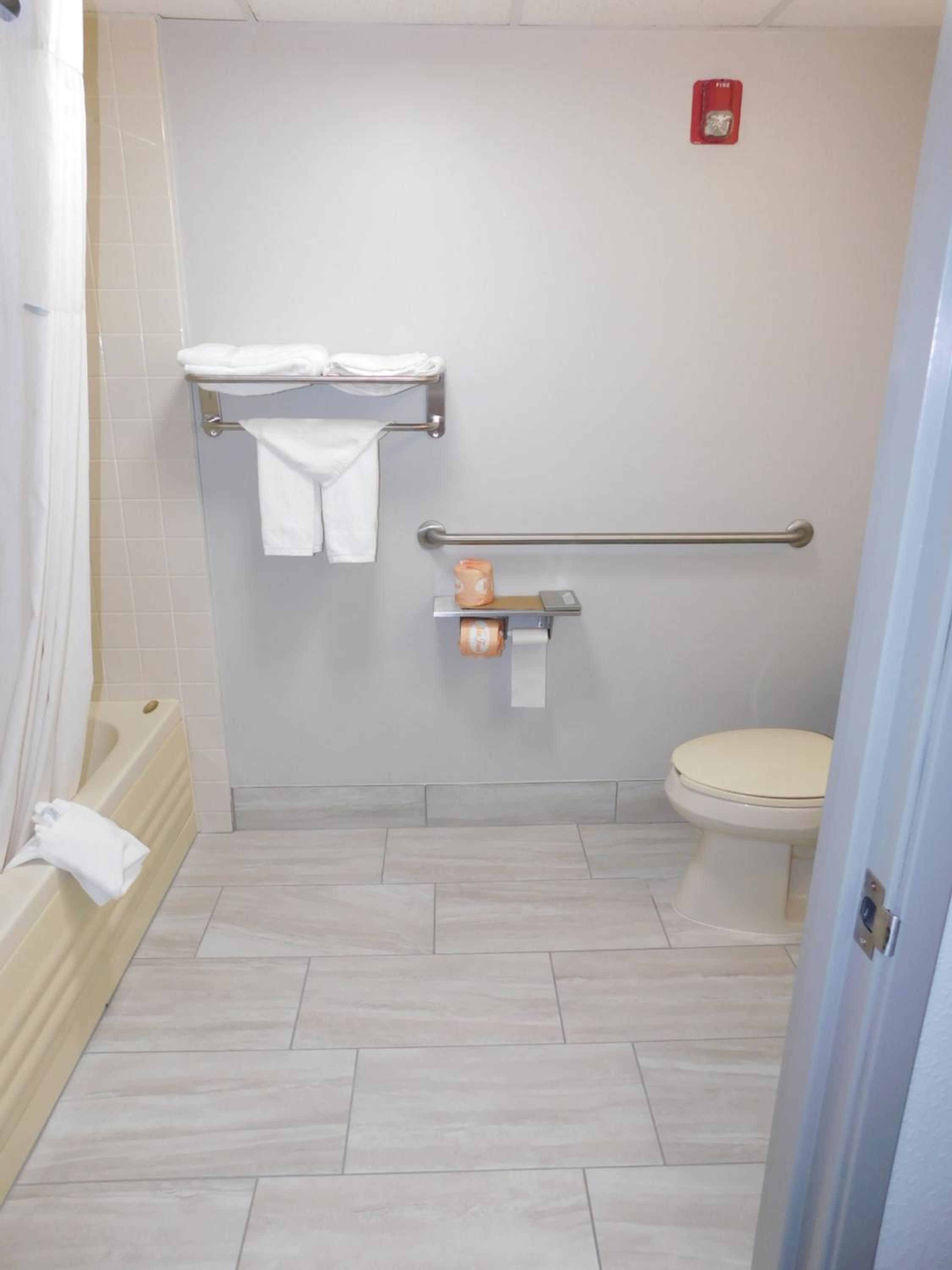 King Room - Disability Access/Non-Smoking - Photo 4