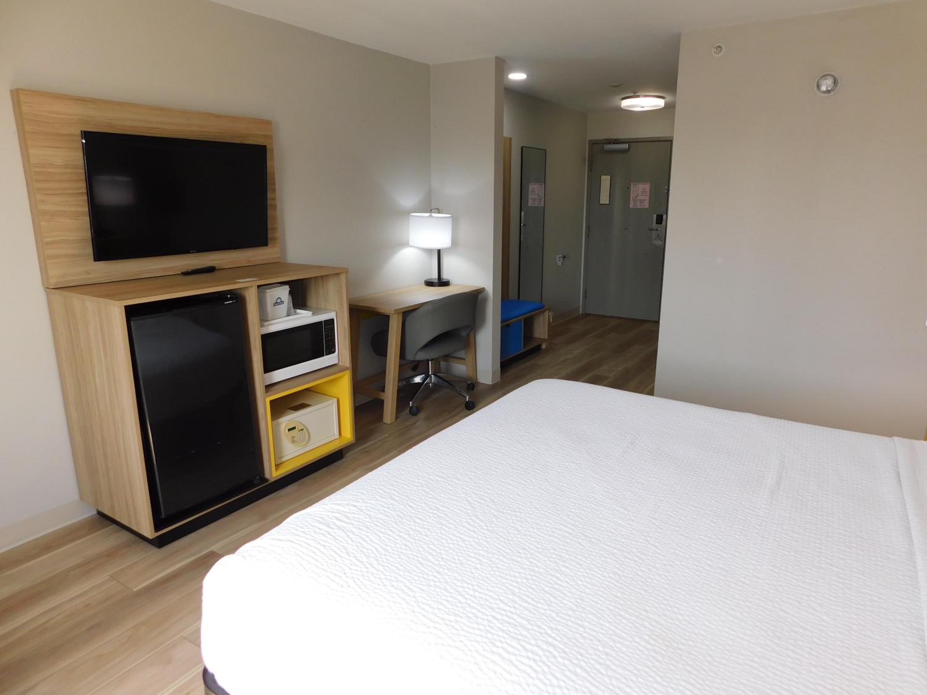 King Room - Disability Access/Non-Smoking - Photo 5