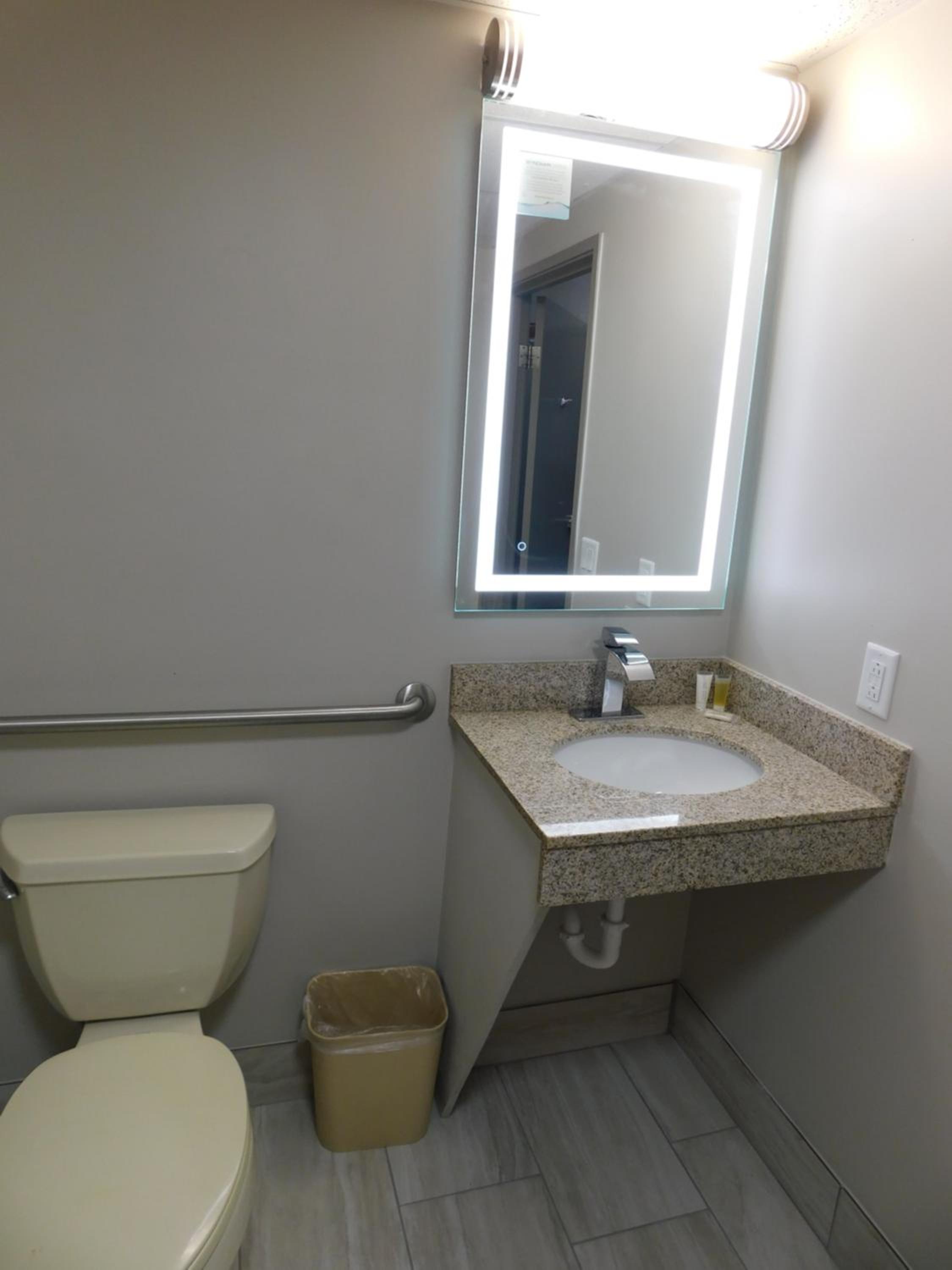 King Room - Disability Access/Non-Smoking - Photo 6