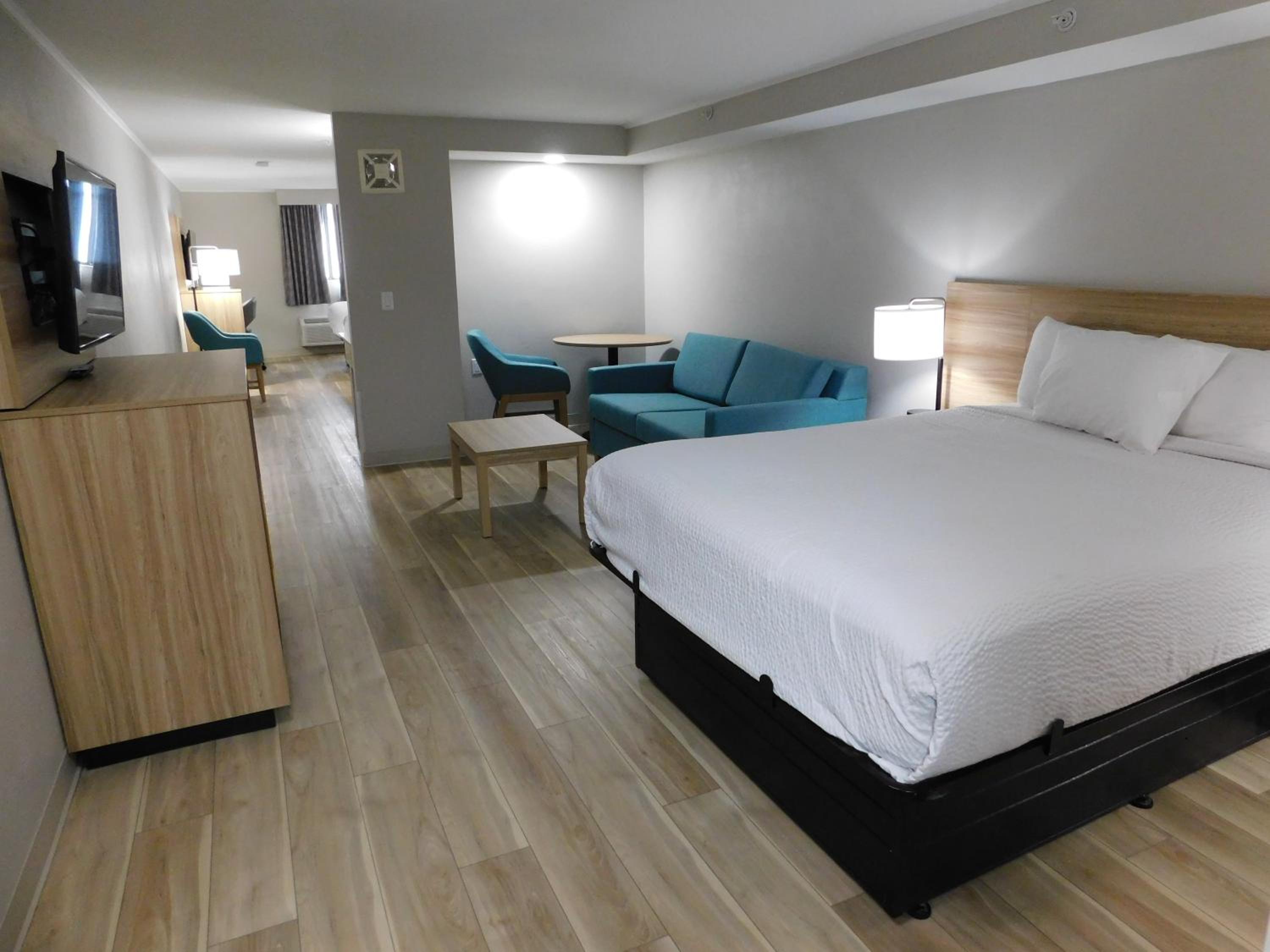 One-Bedroom Suite - Non-Smoking - Photo 8