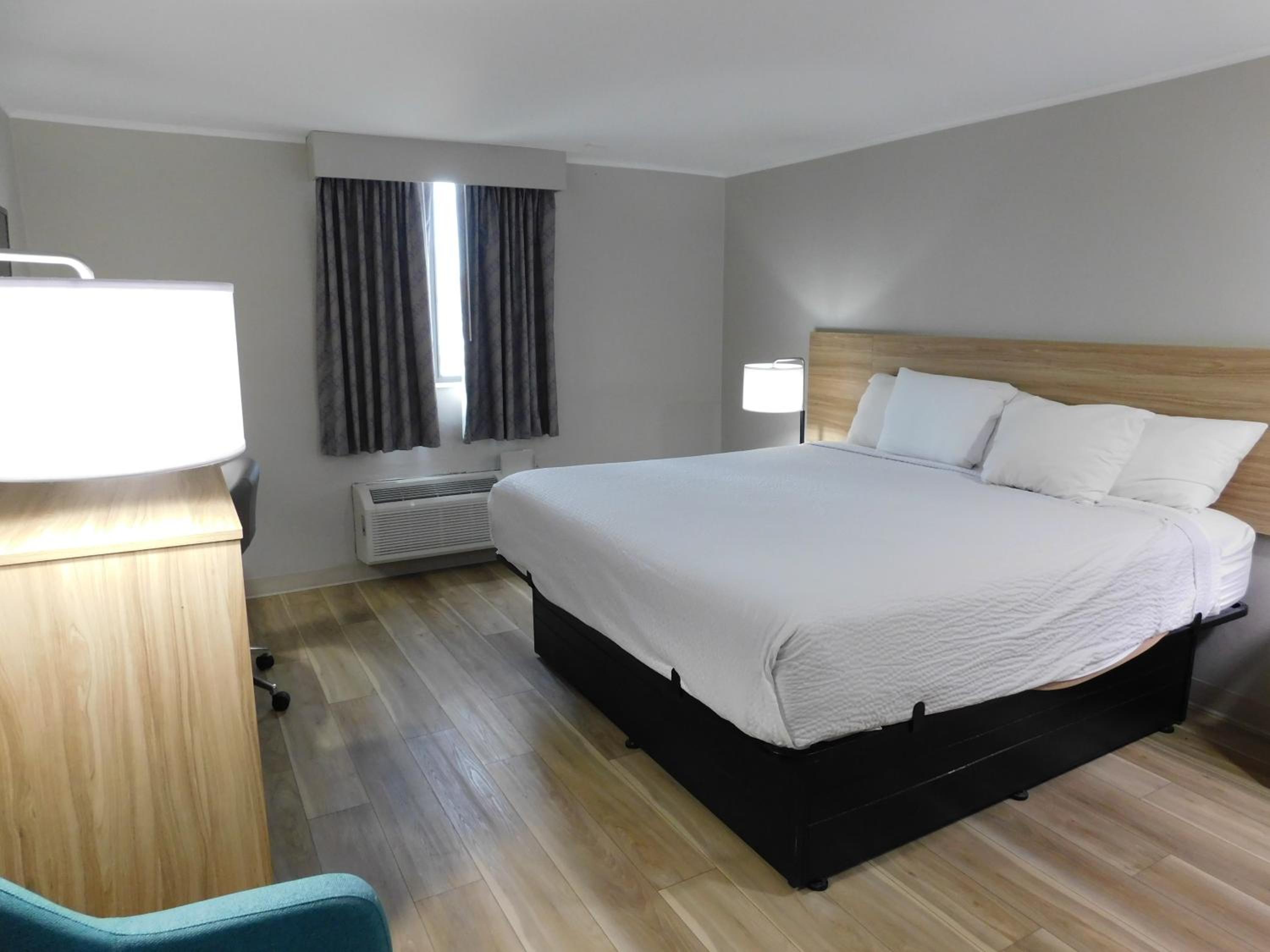 One-Bedroom Suite - Non-Smoking - Photo 7