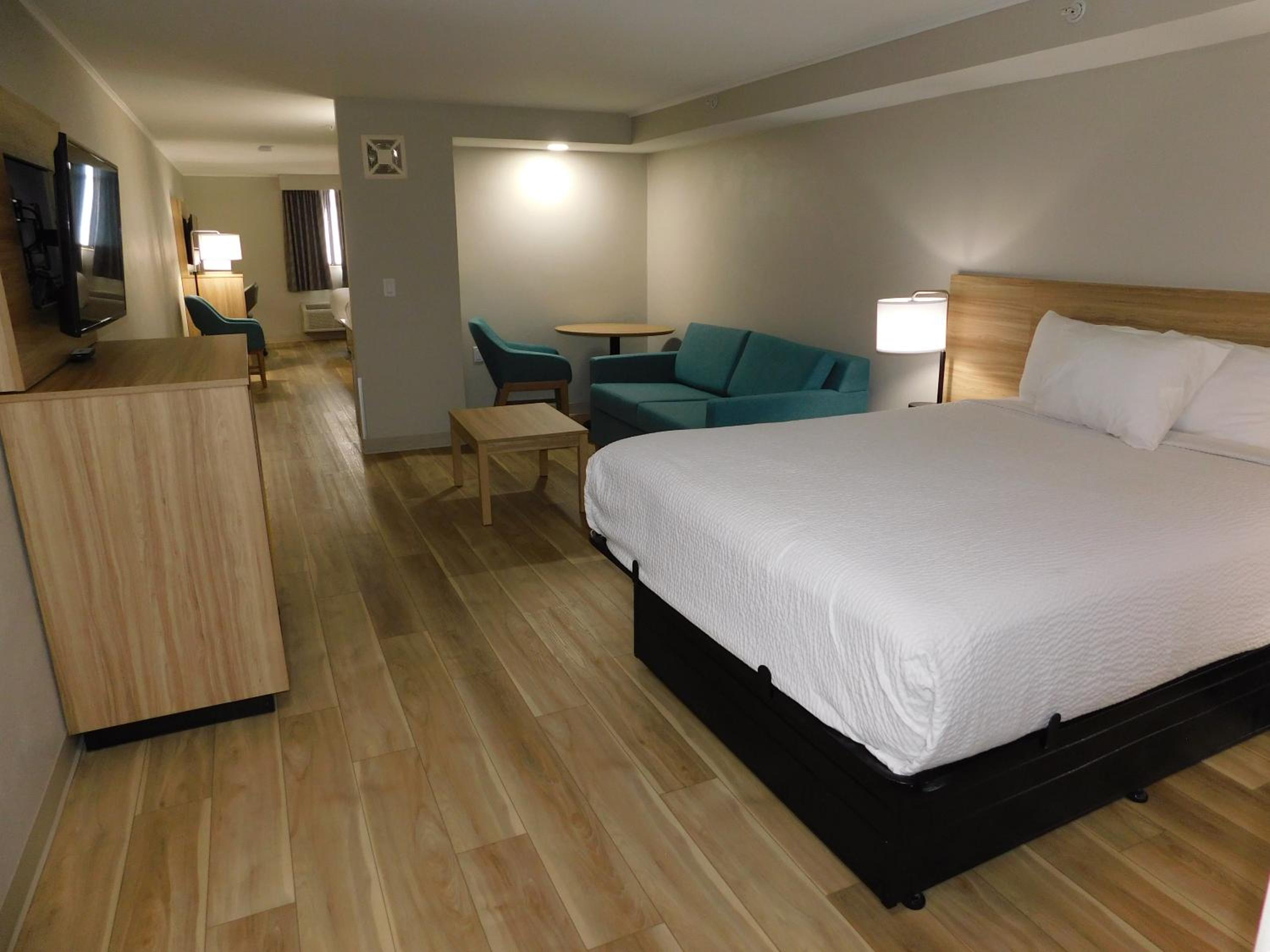 One-Bedroom Suite - Non-Smoking - Photo 2