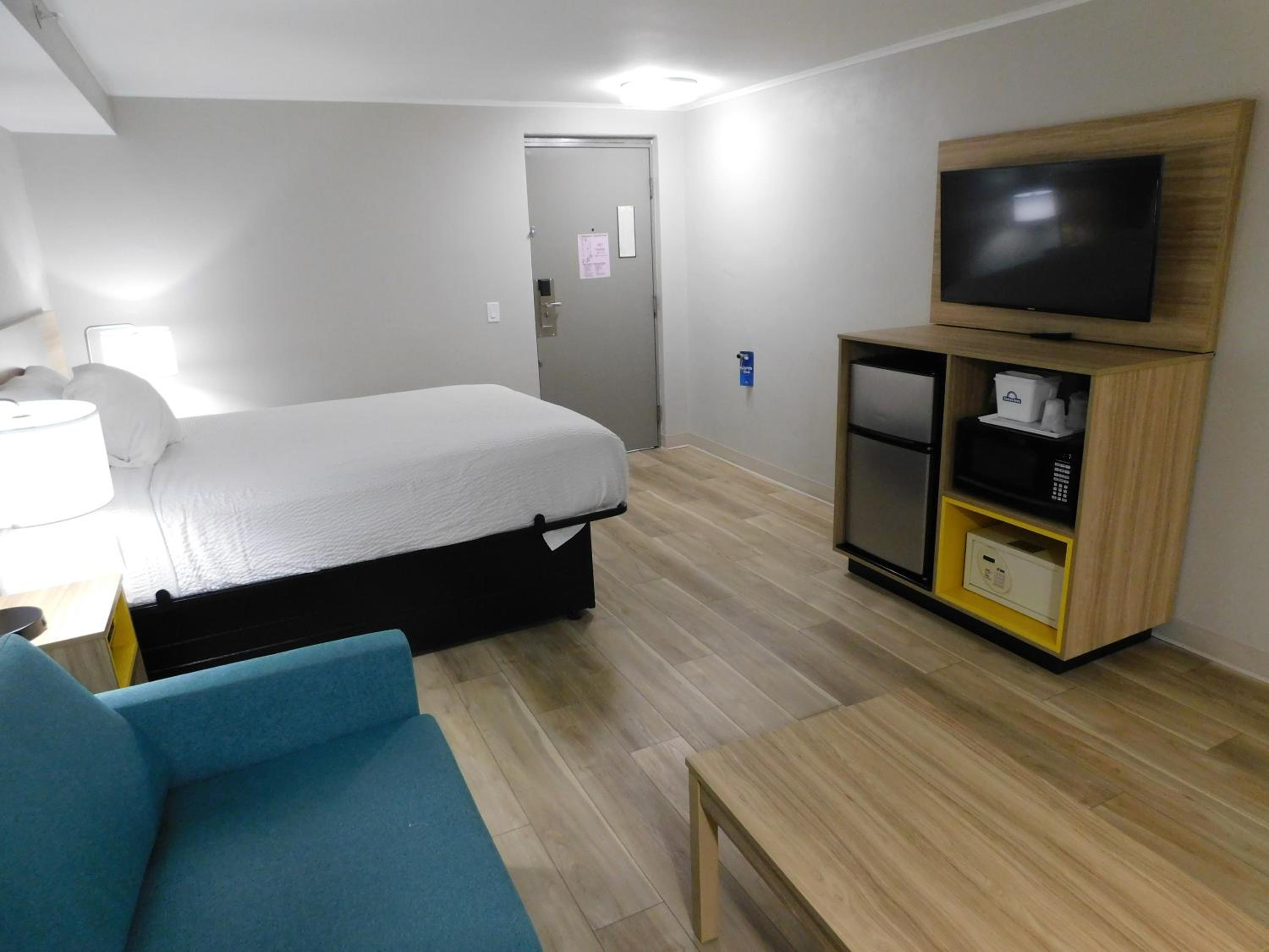 One-Bedroom Suite - Non-Smoking - Photo 5