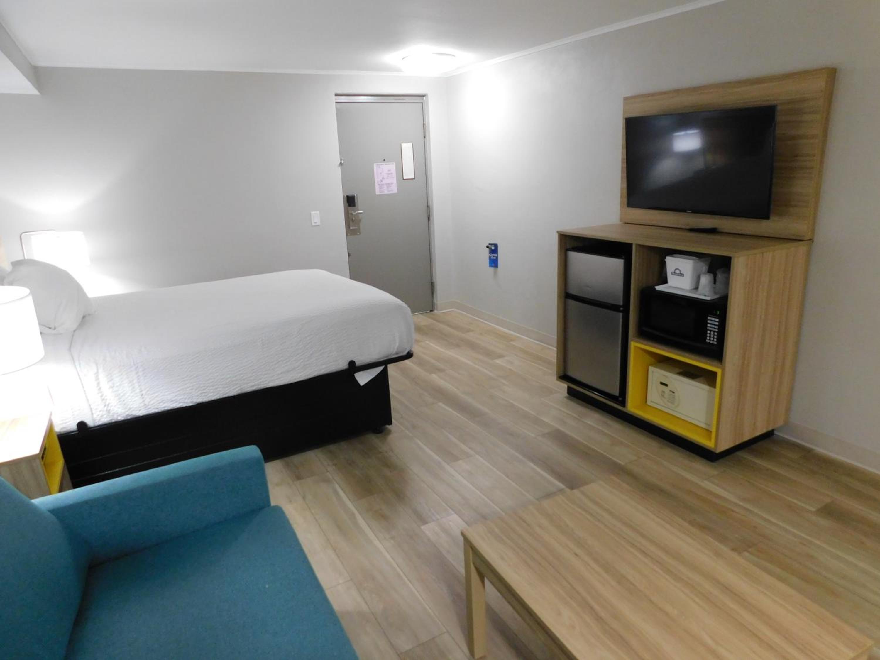 One-Bedroom Suite - Non-Smoking - Photo 3