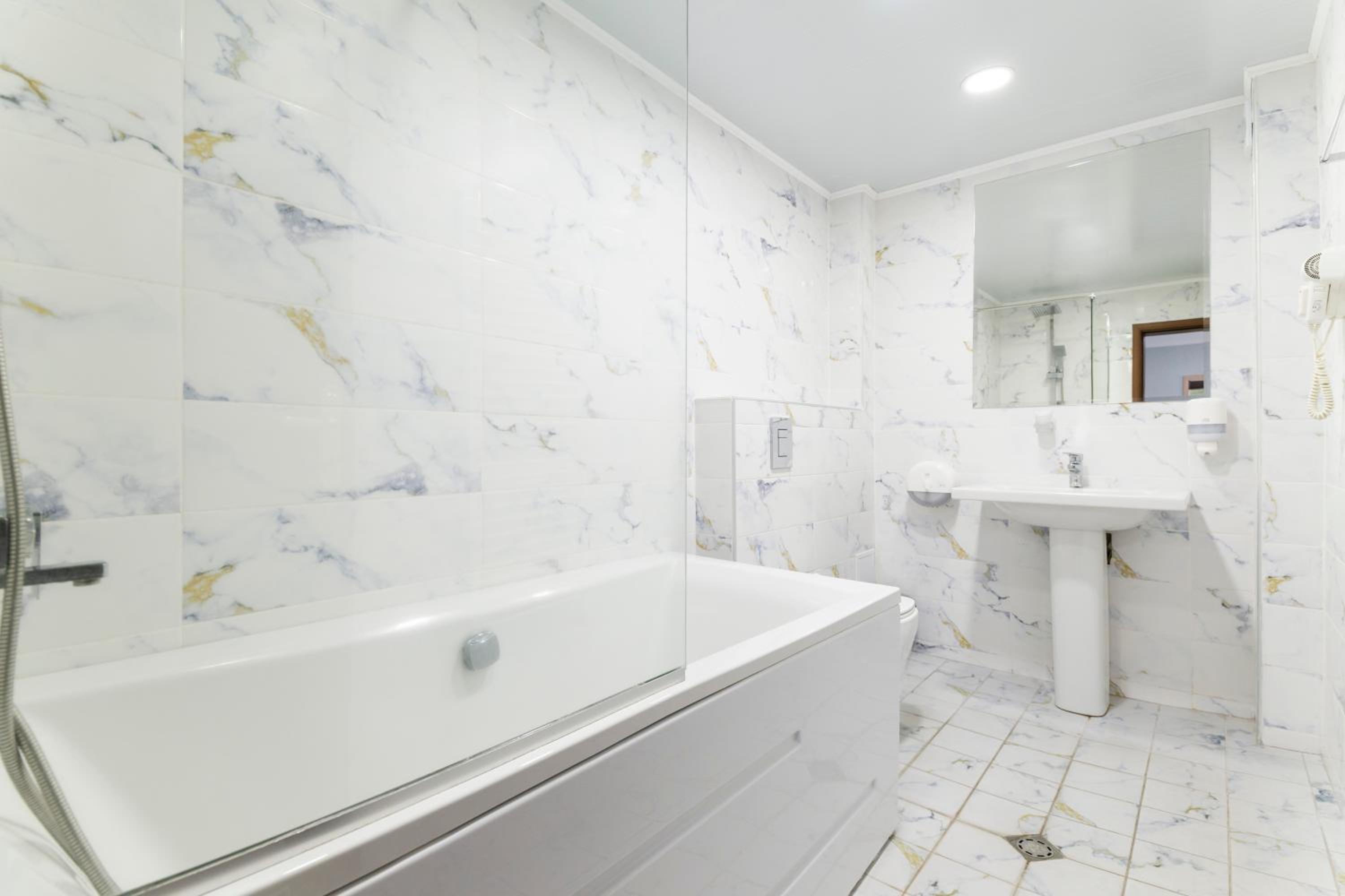 Double or Twin Room with Balcony - Free Spa Access photo 1