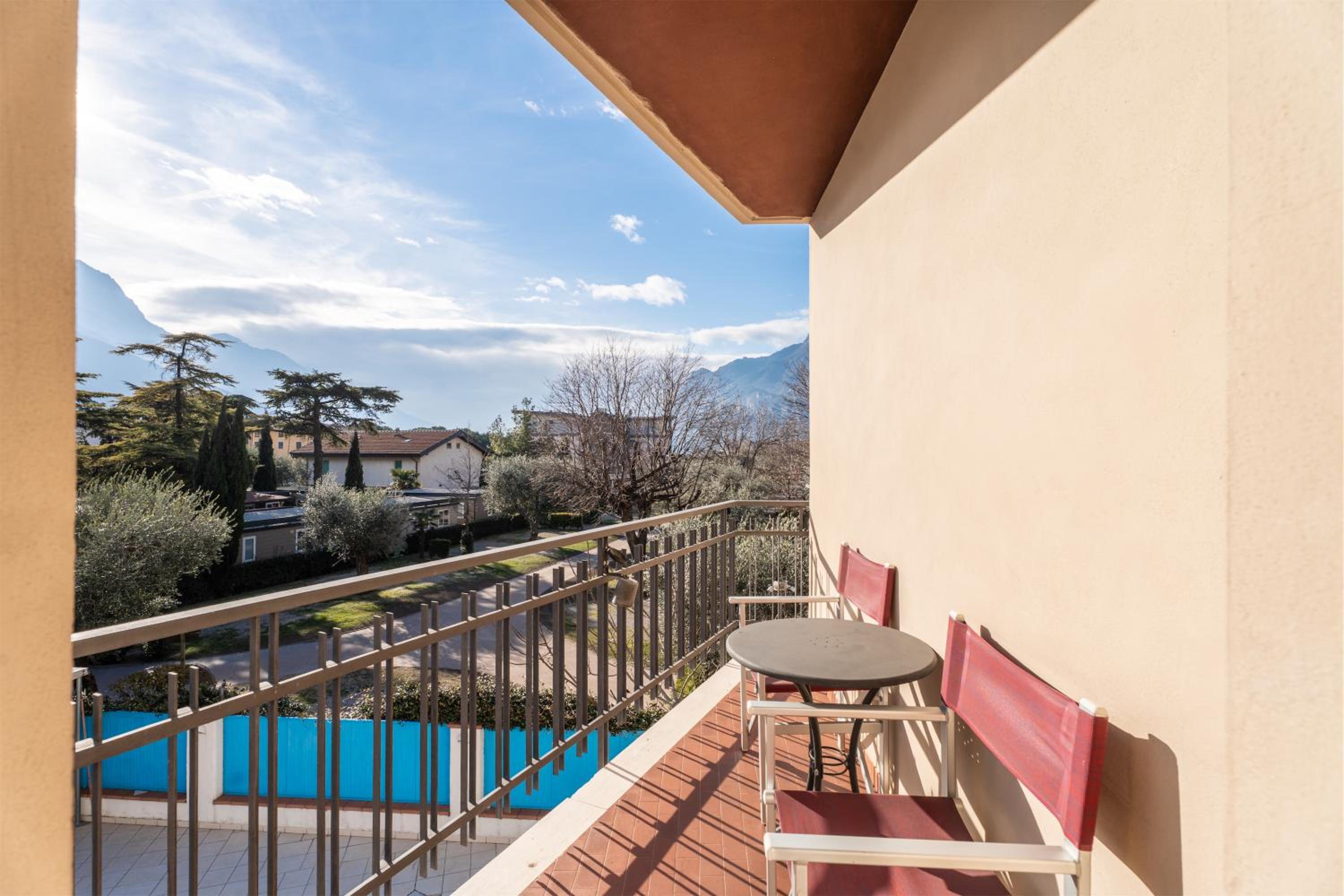 Double Room with Balcony and Lake View photo 3