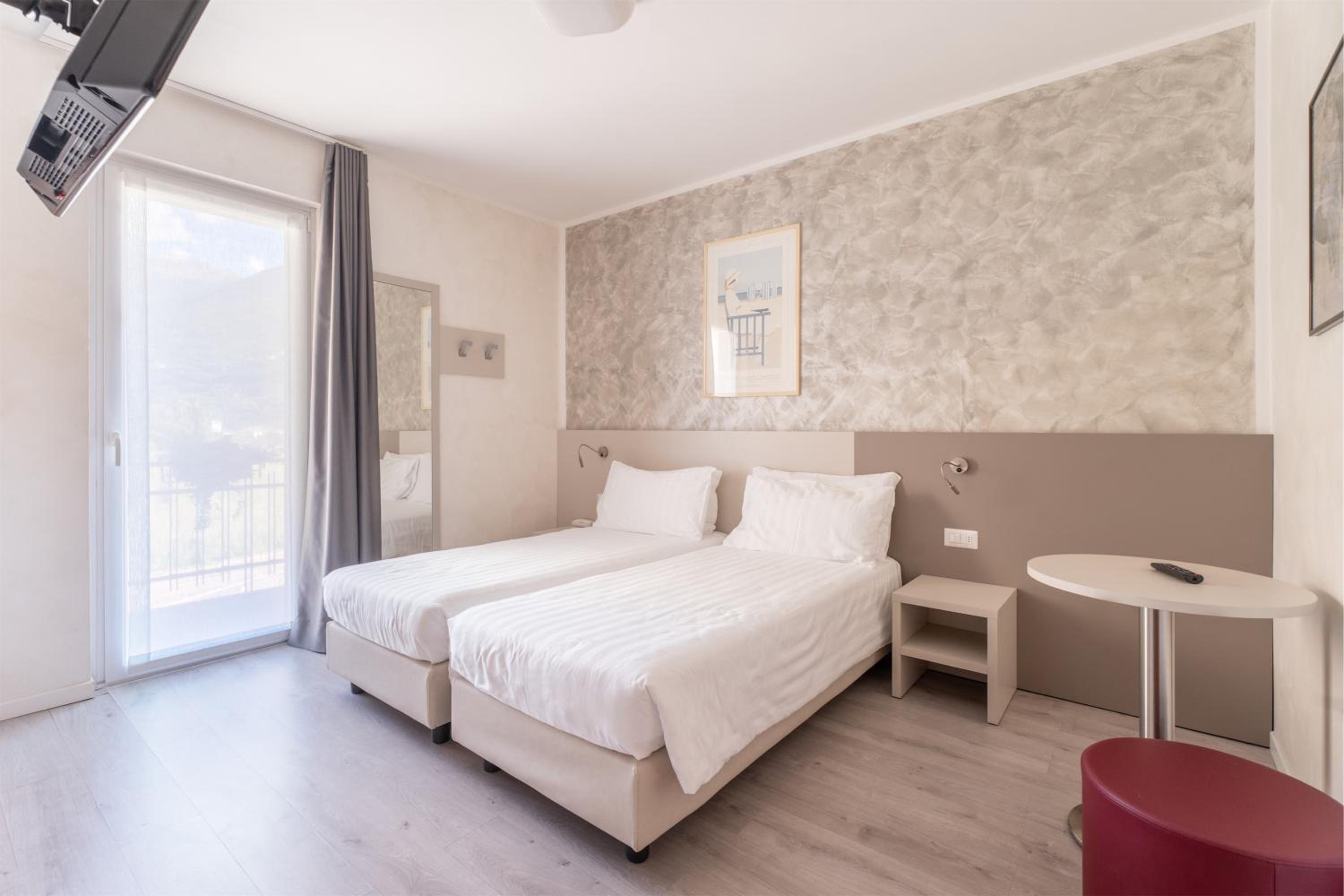 Quadruple Room with Balcony and Mountain View