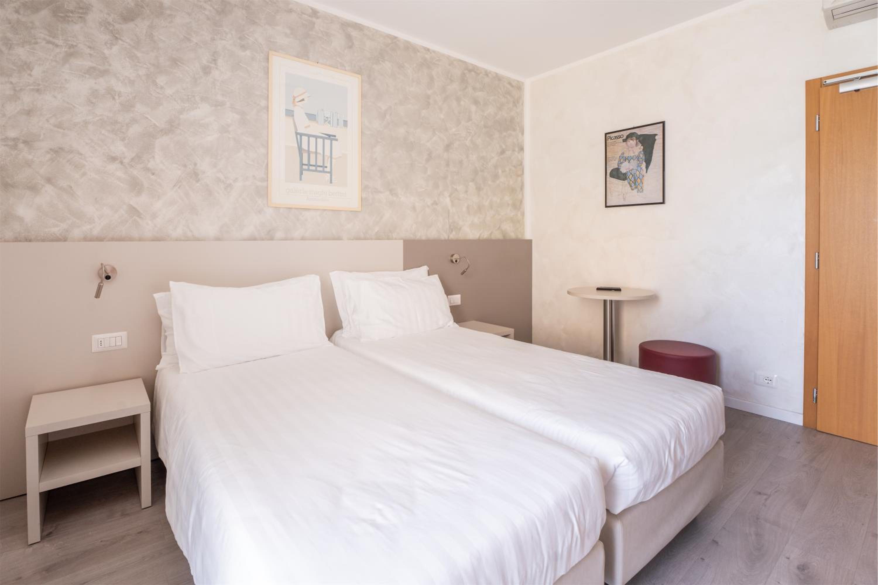 Quadruple Room with Balcony and Mountain View photo 2