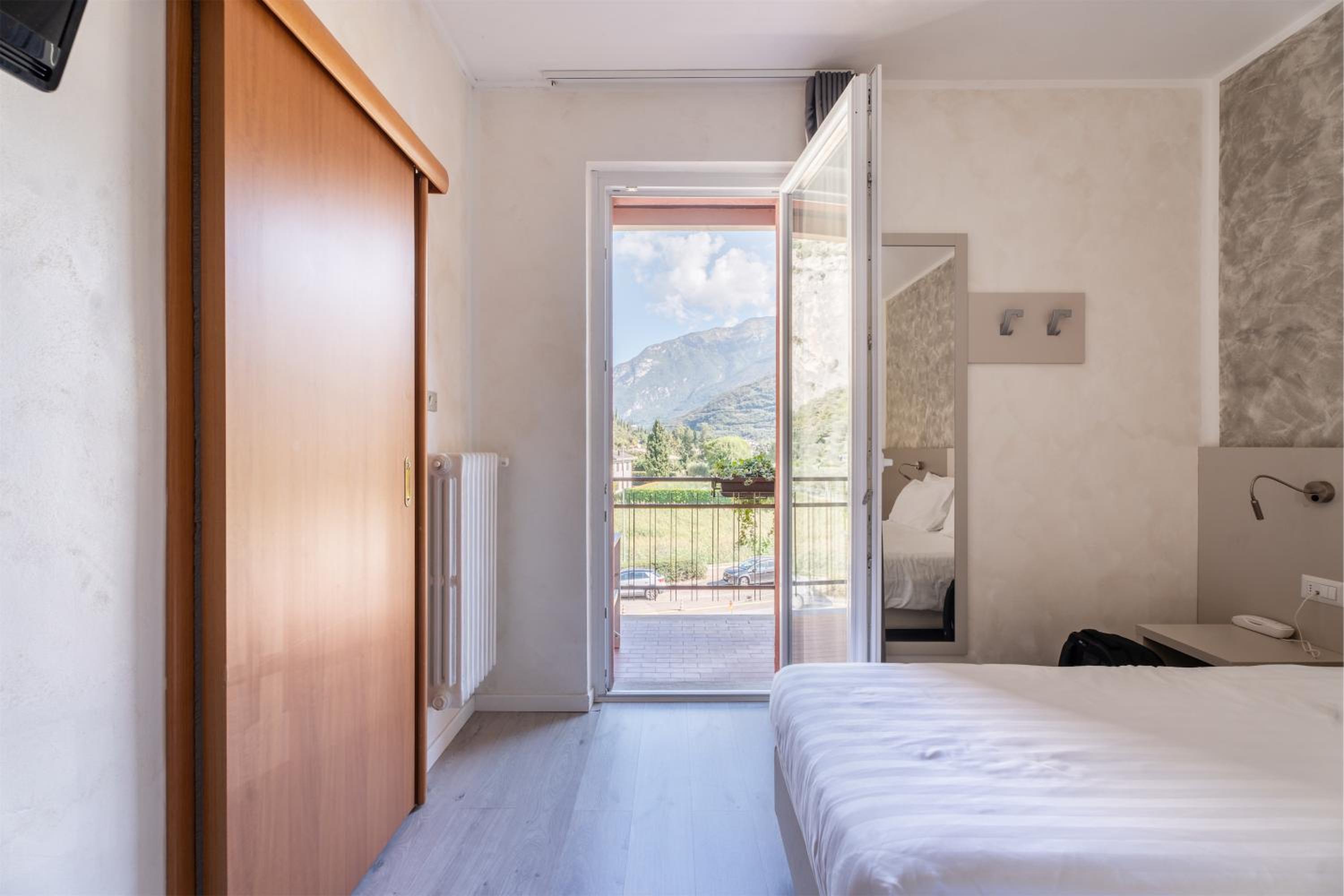 Double Room with Balcony and Mountain View photo 3