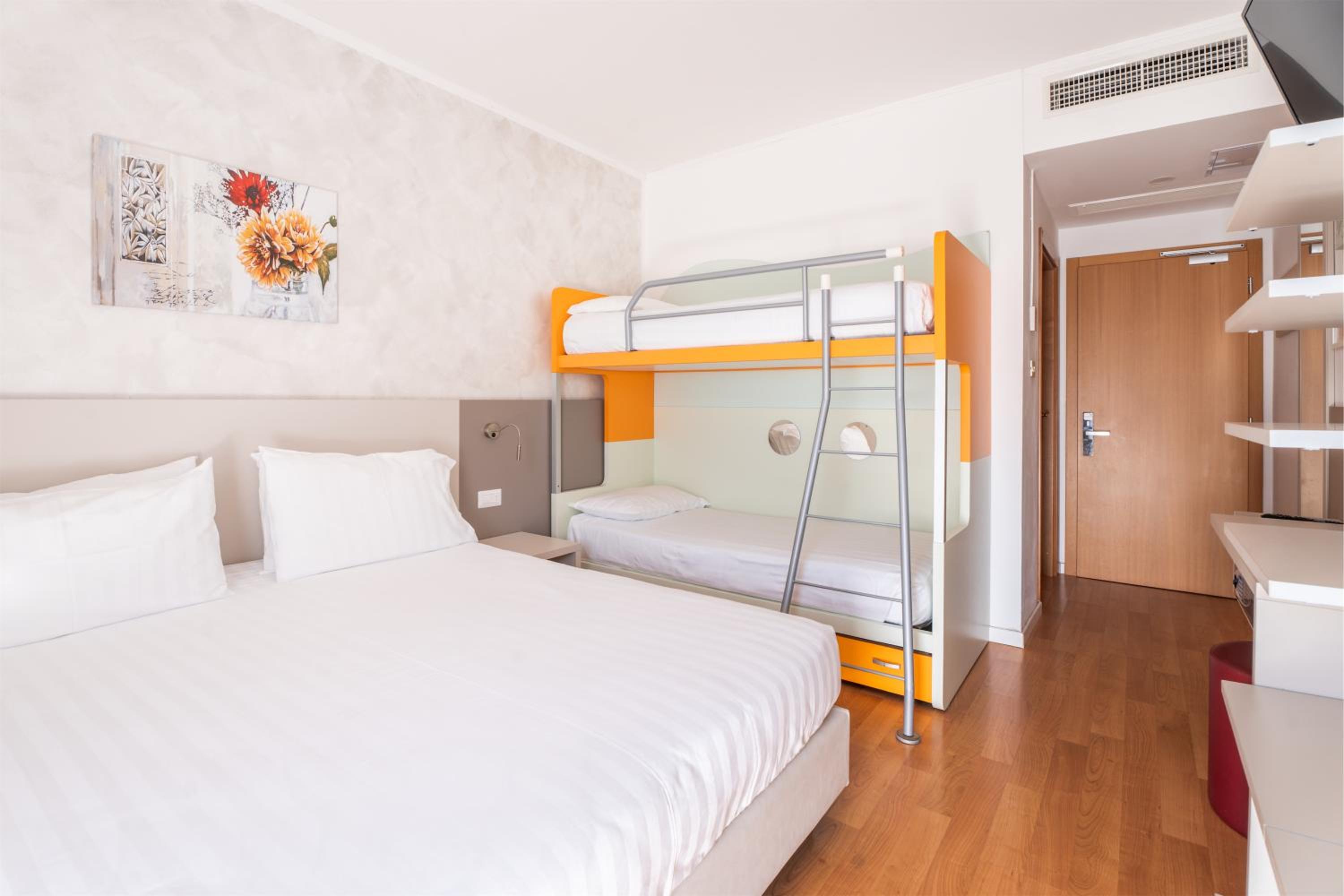 Double Room with Balcony and Pool View