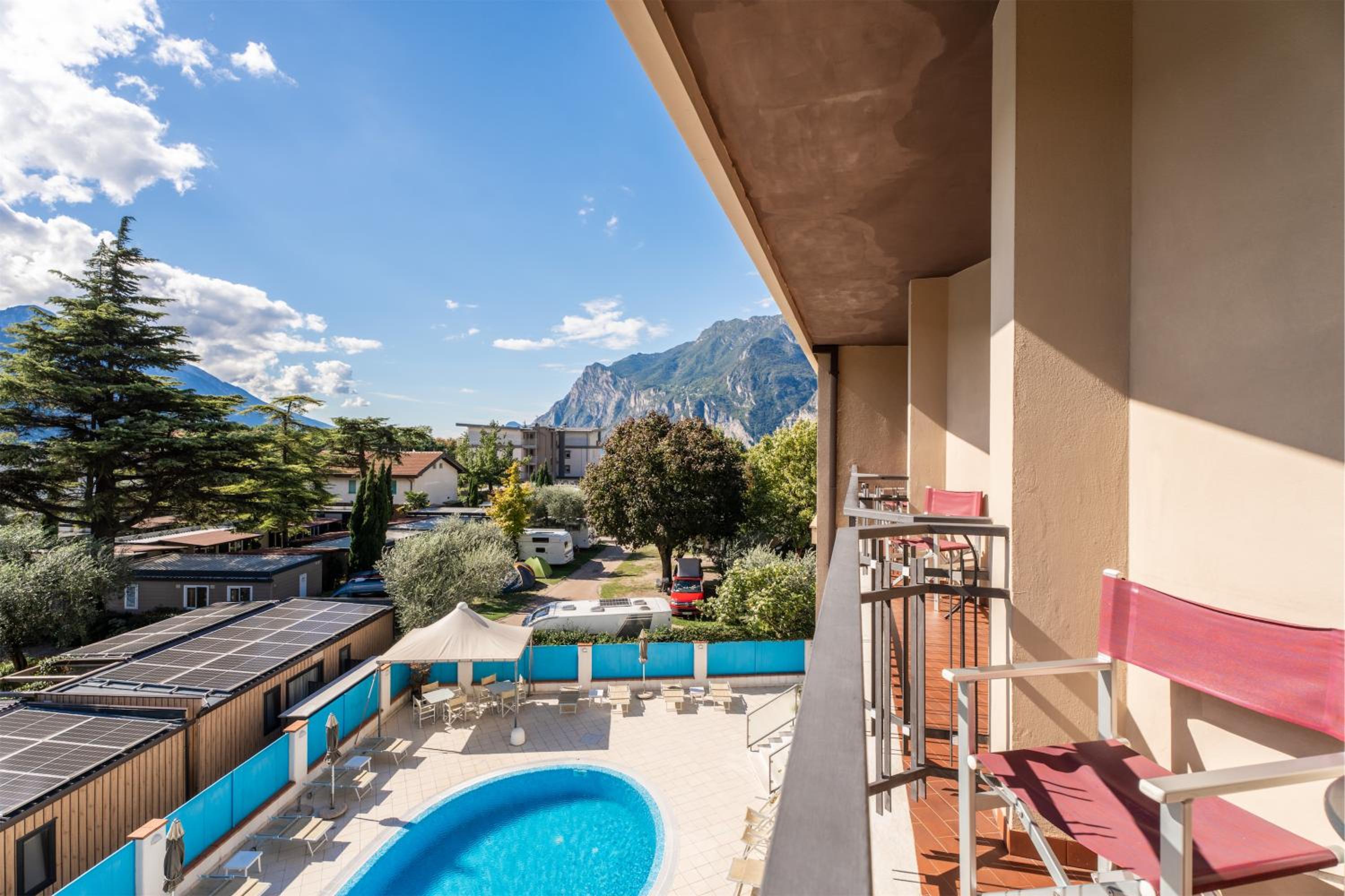 Double Room with Balcony and Pool View photo 3