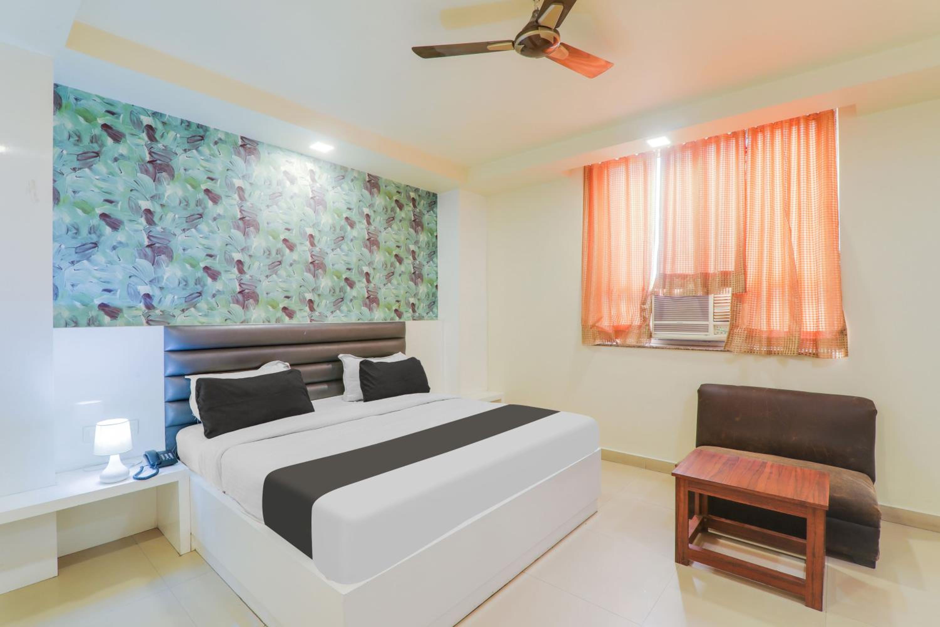 Deluxe King Room photo 1
