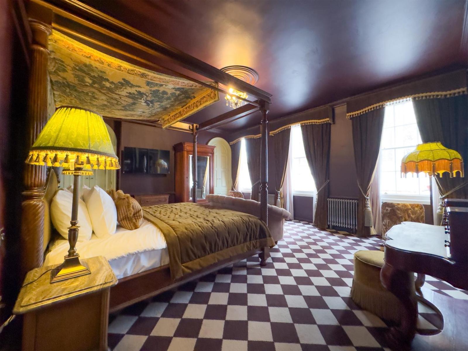 Heritage Four Poster Room with Minster View photo 2