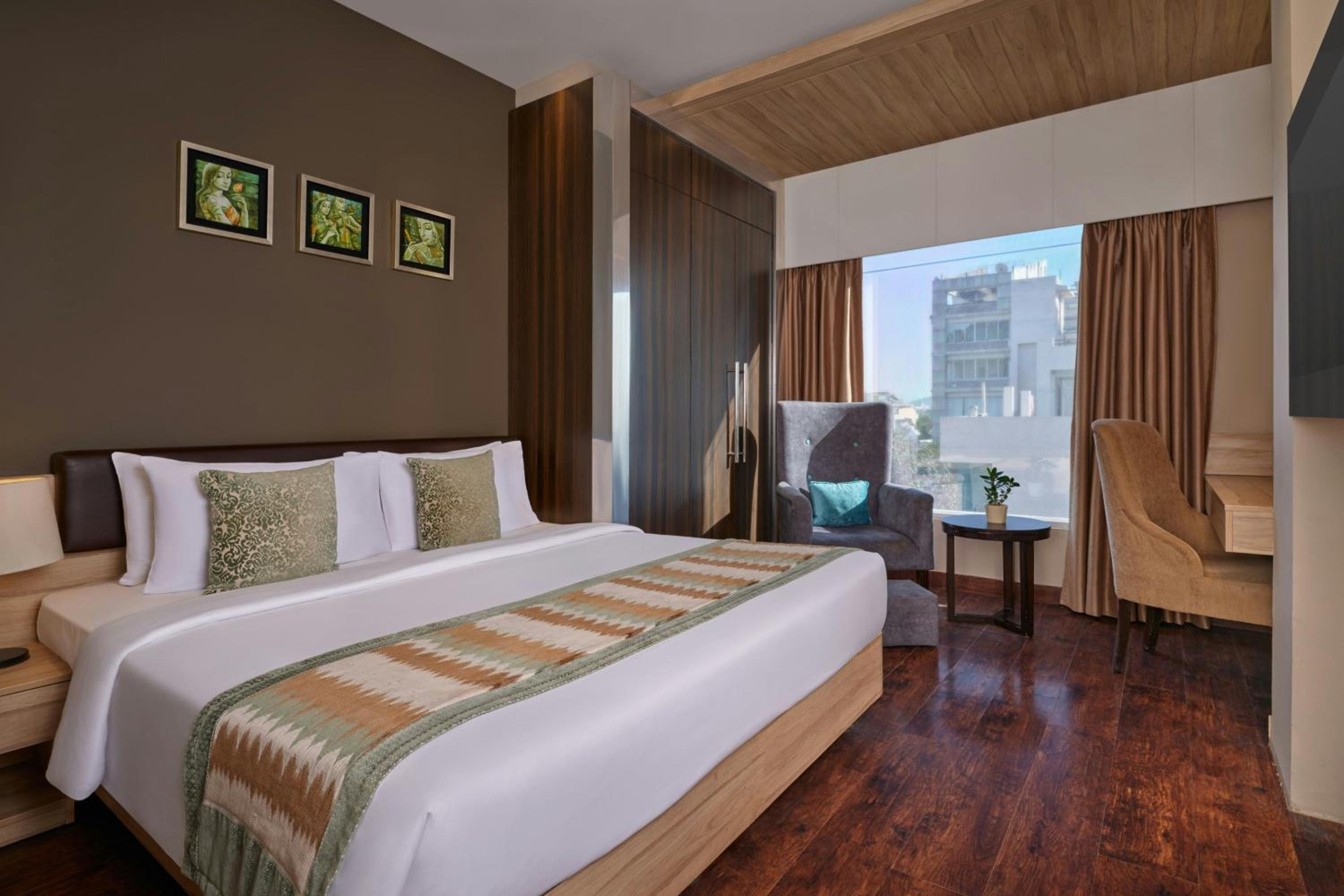 Winter Green Premium Queen Room with No View